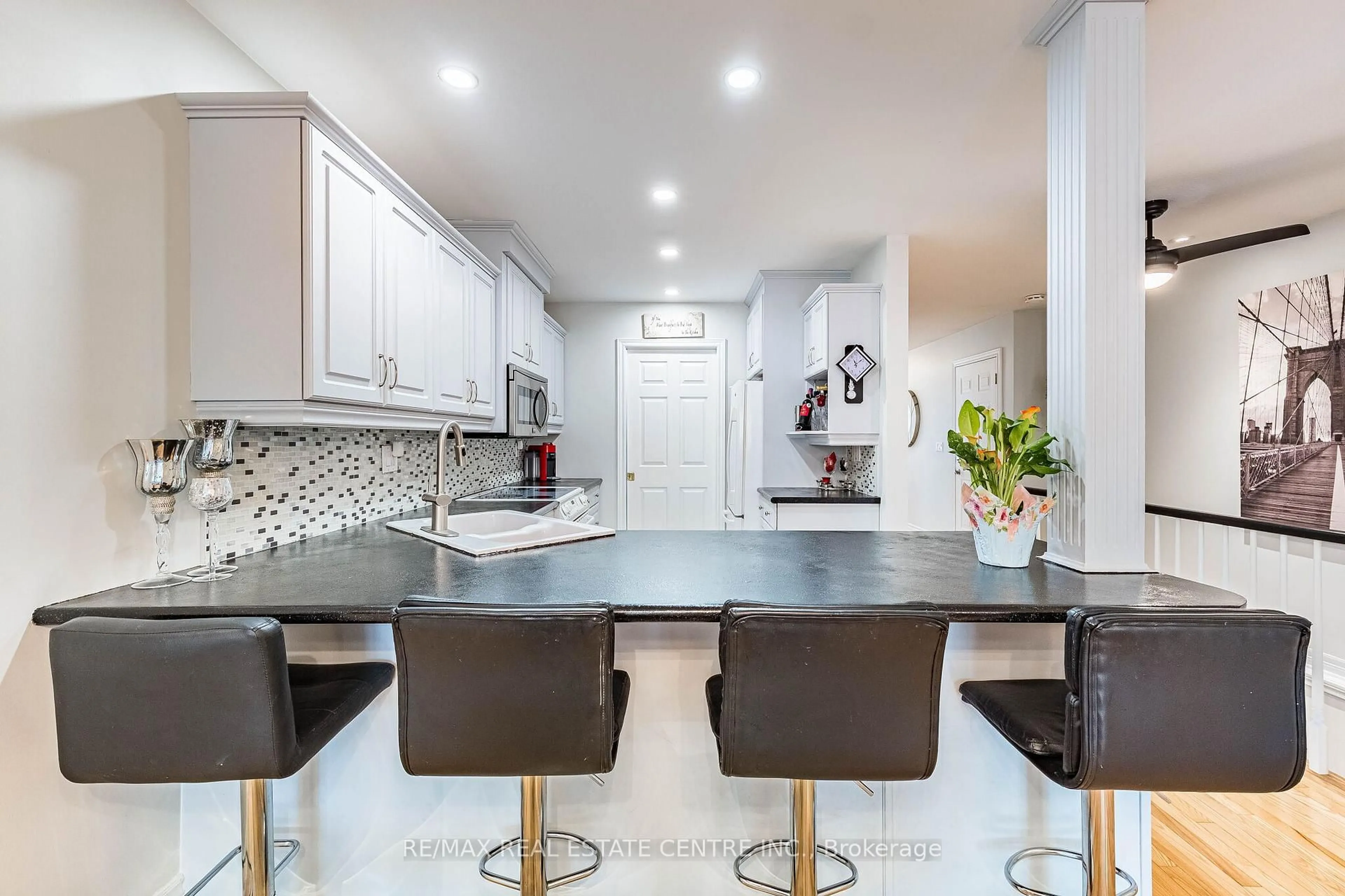 Contemporary kitchen, ceramic/tile floor for 1448 Niagara Stone Rd #5, Niagara-on-the-Lake Ontario L0S 1J0