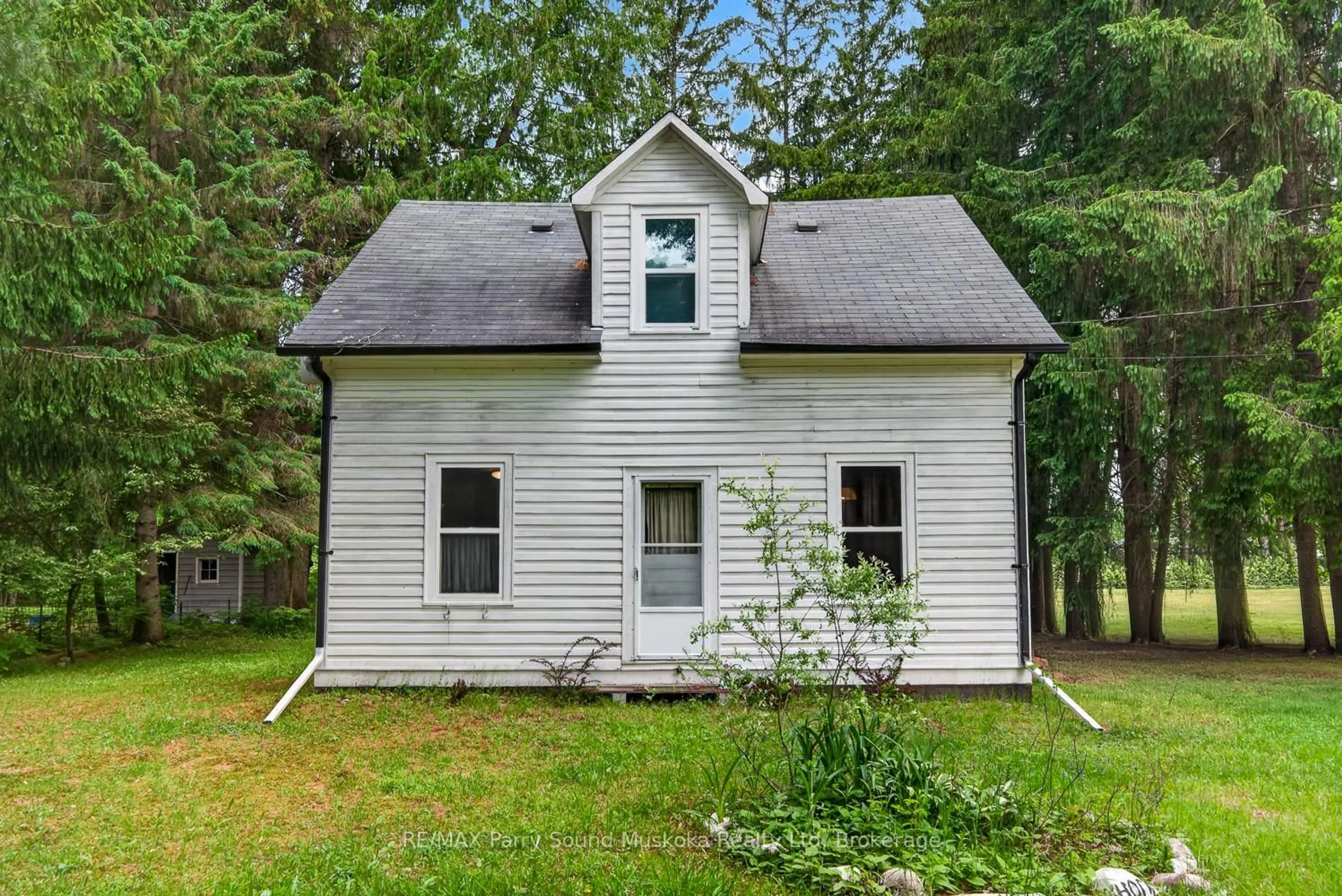 Unknown for 14 Victoria St, Seguin Ontario P0C 1J0