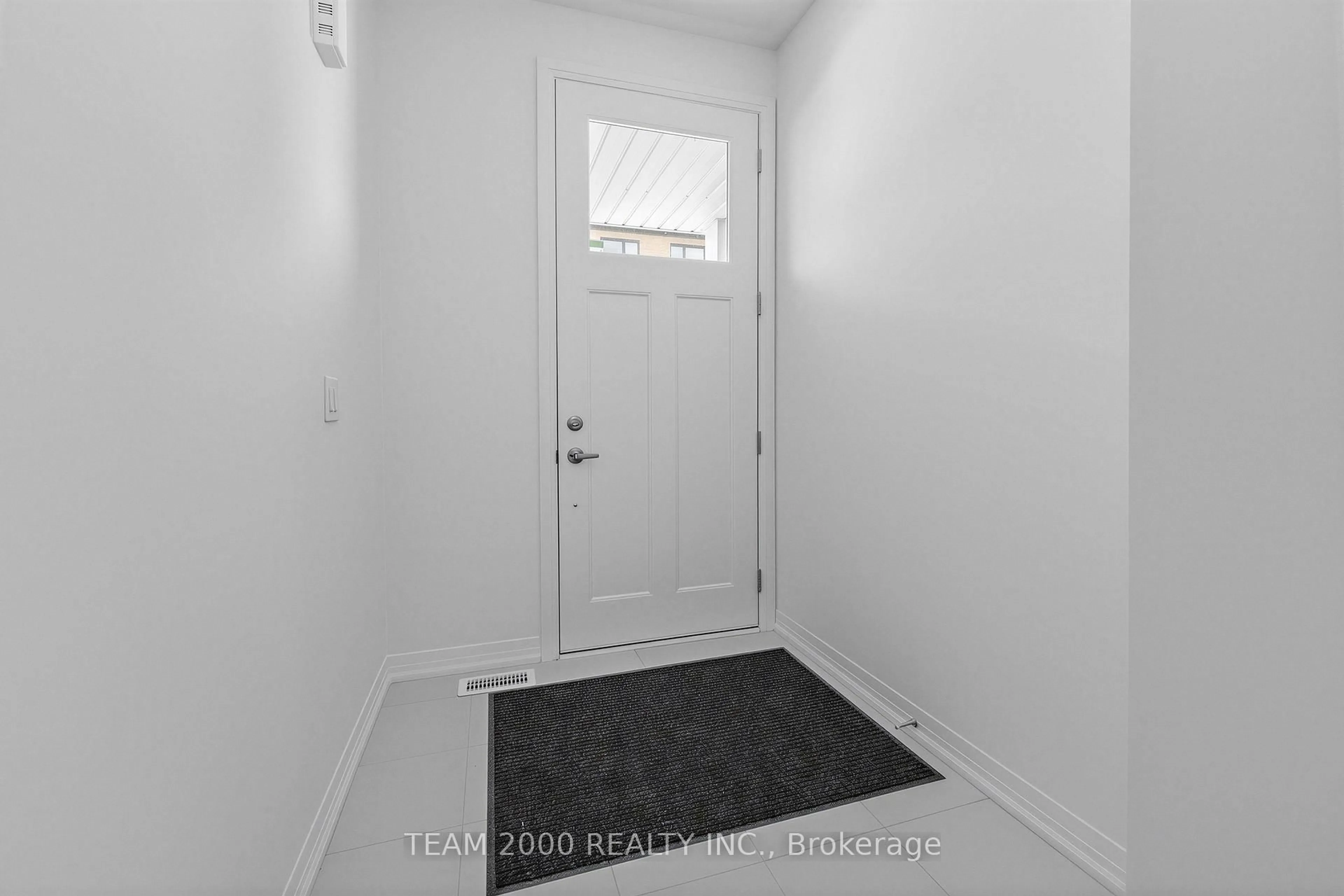 Indoor entryway for 474 Provident Way #30, Hamilton Ontario L0R 1W0