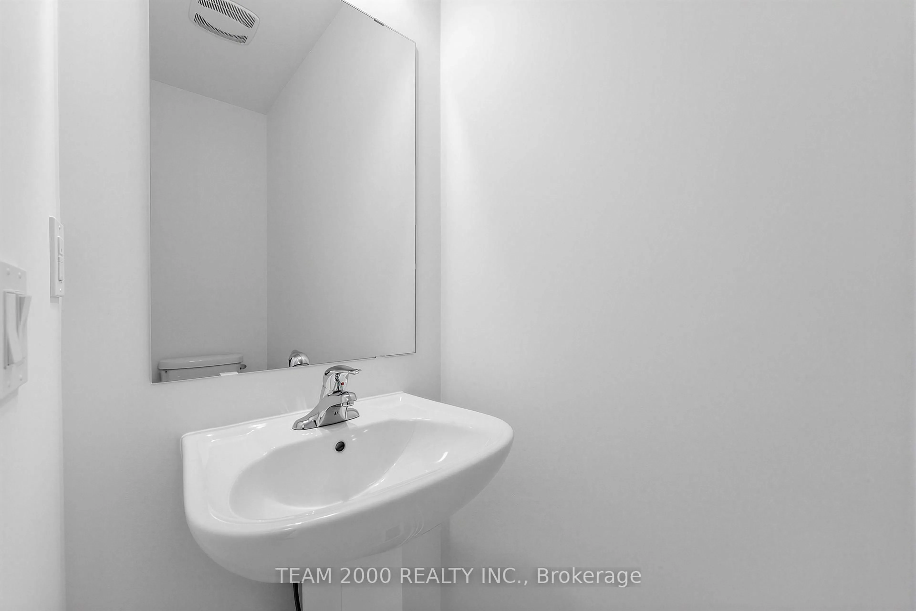 Standard bathroom, floor is not visible for 474 Provident Way #30, Hamilton Ontario L0R 1W0