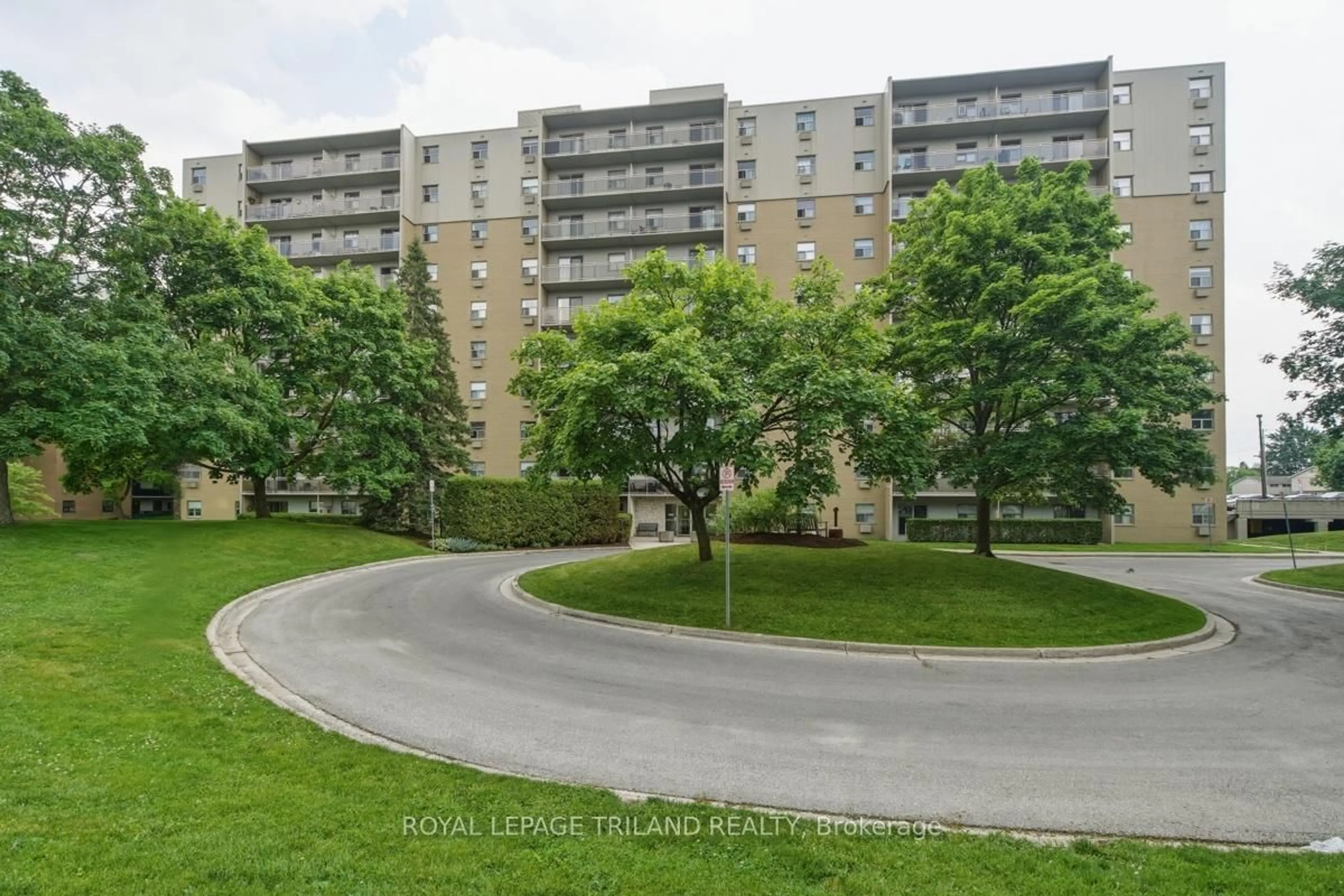 A pic from outside/outdoor area/front of a property/back of a property/a pic from drone, street for 931 Wonderland Rd #312, London South Ontario N6K 2X6
