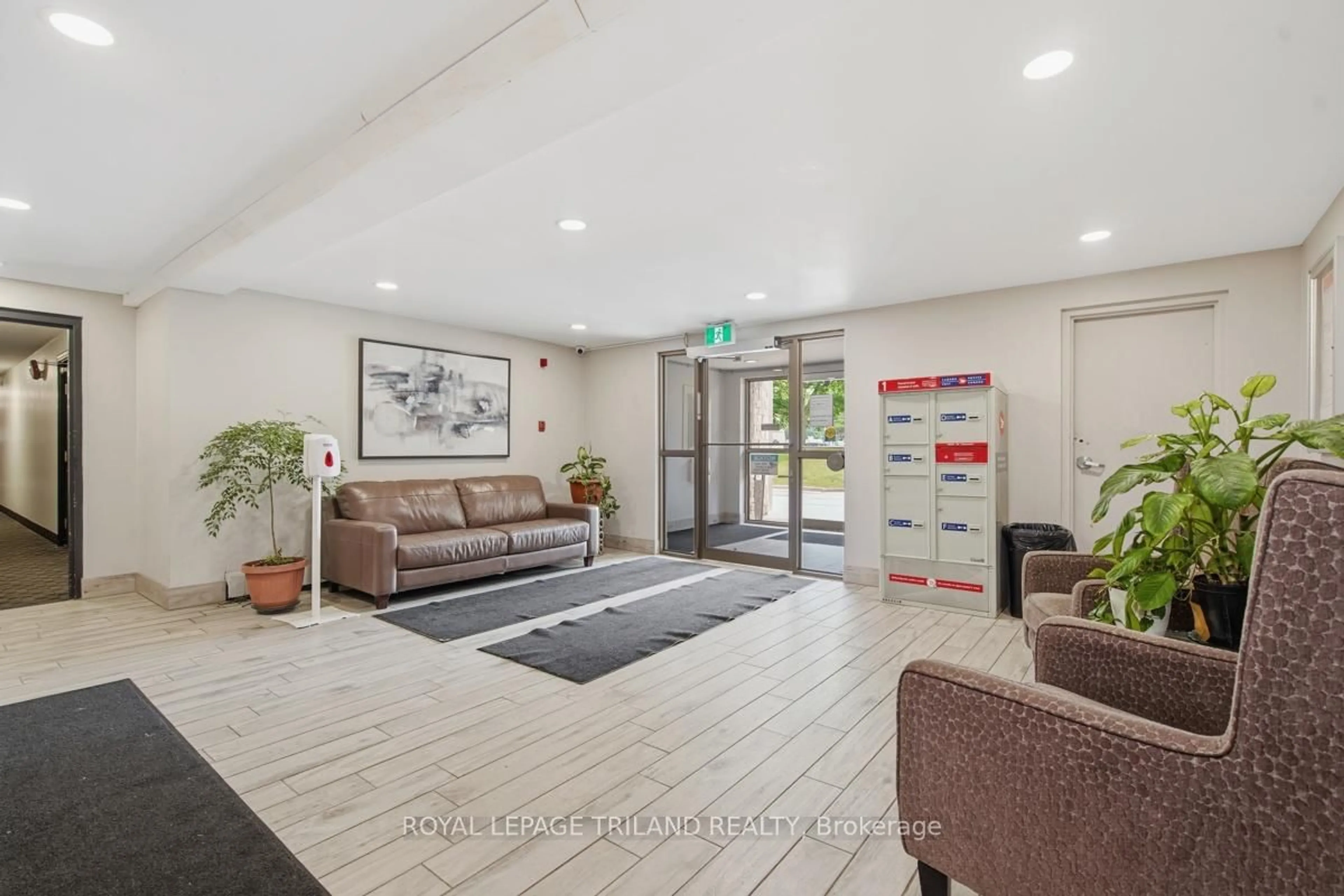 Unknown for 931 Wonderland Rd #312, London South Ontario N6K 2X6
