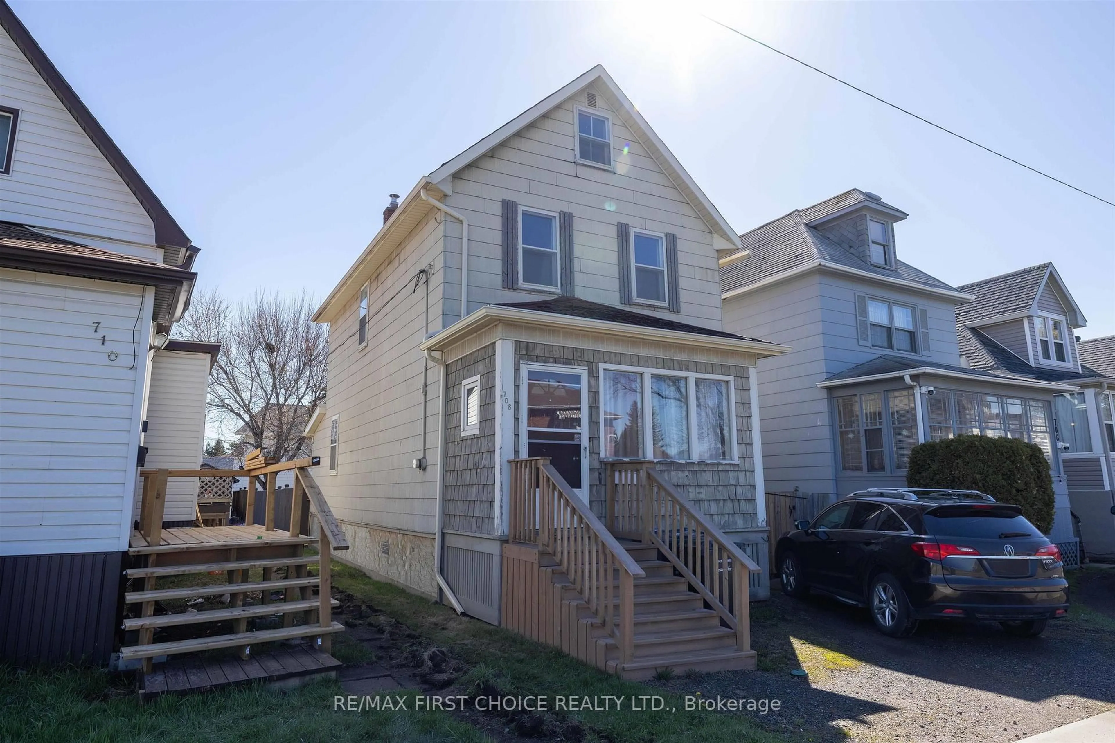 Unknown for 708 McLeod St, Thunder Bay Ontario P7C 2Z6