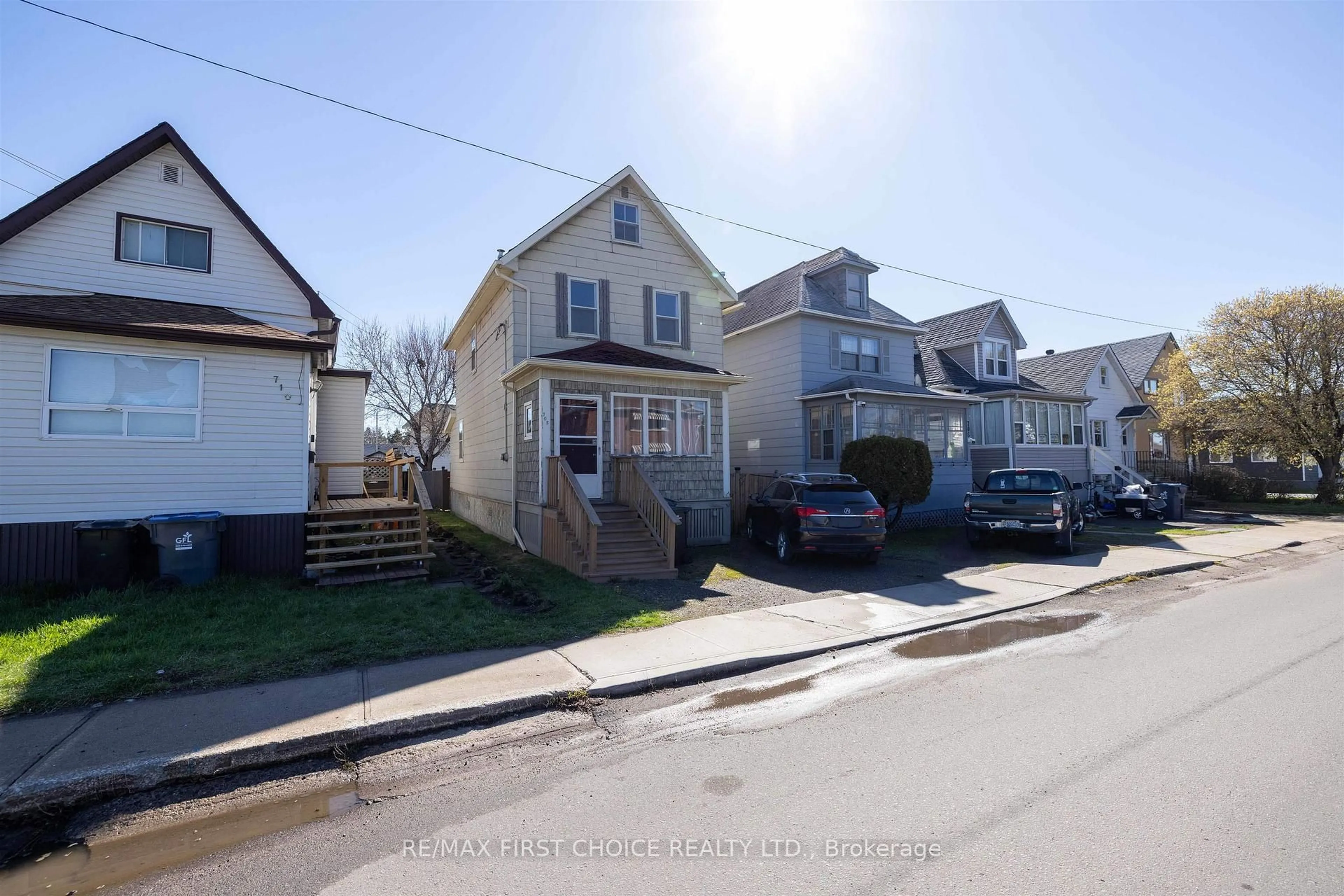 A pic from outside/outdoor area/front of a property/back of a property/a pic from drone, street for 708 McLeod St, Thunder Bay Ontario P7C 2Z6