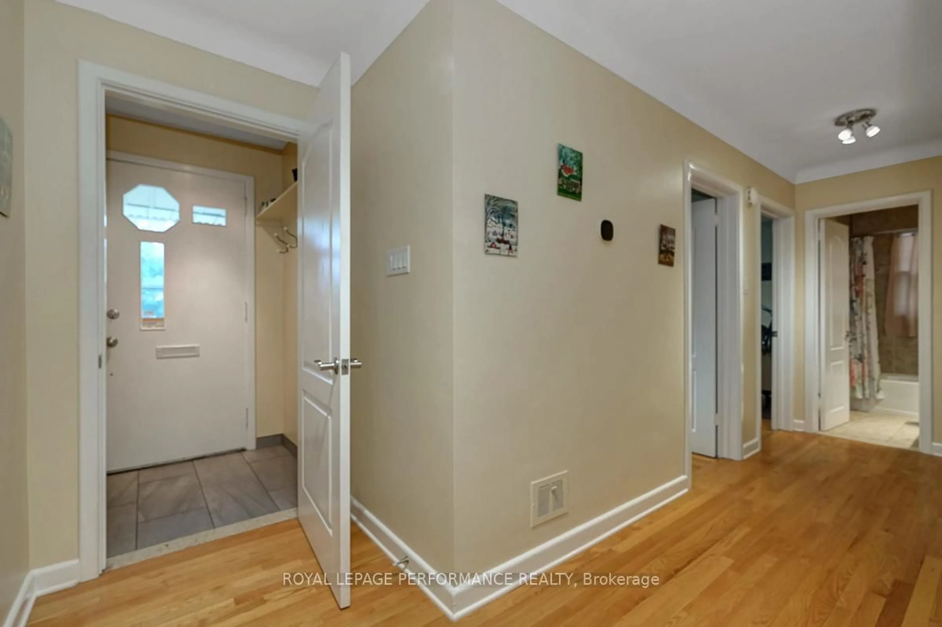 Indoor entryway for 102 Donald St, Ottawa Ontario K1K 1N2