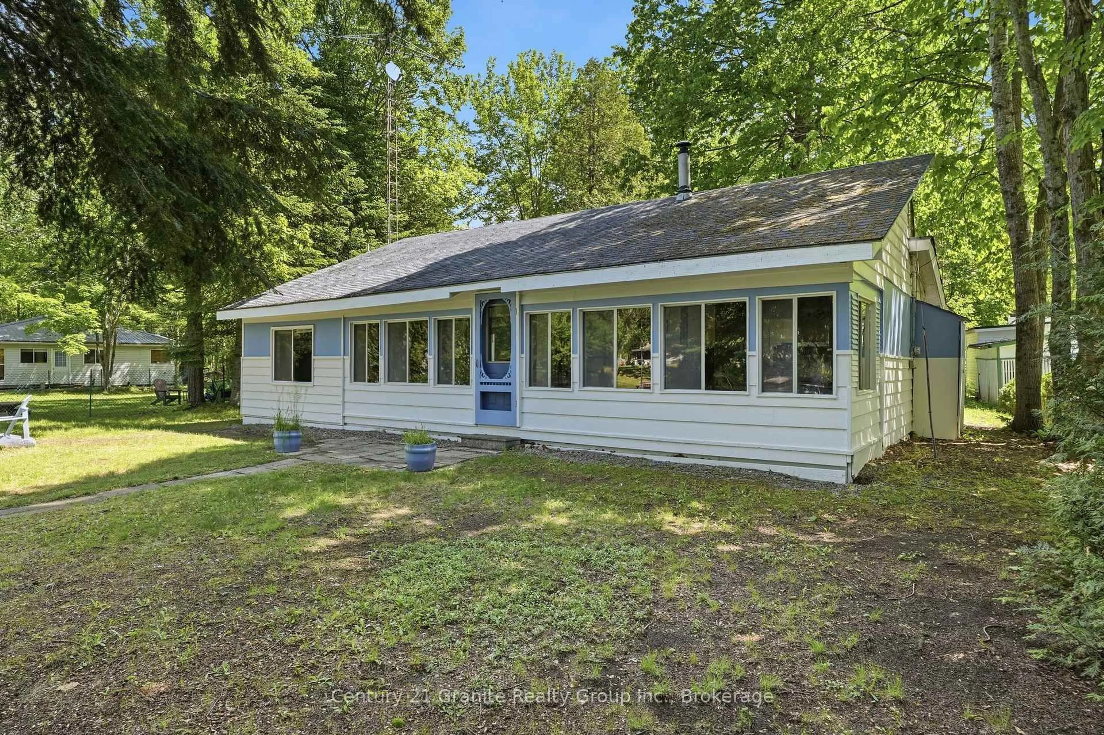 Home with vinyl exterior material, unknown for 1982 South Beaver Lake Lane, Minden Hills Ontario K0M 2K0