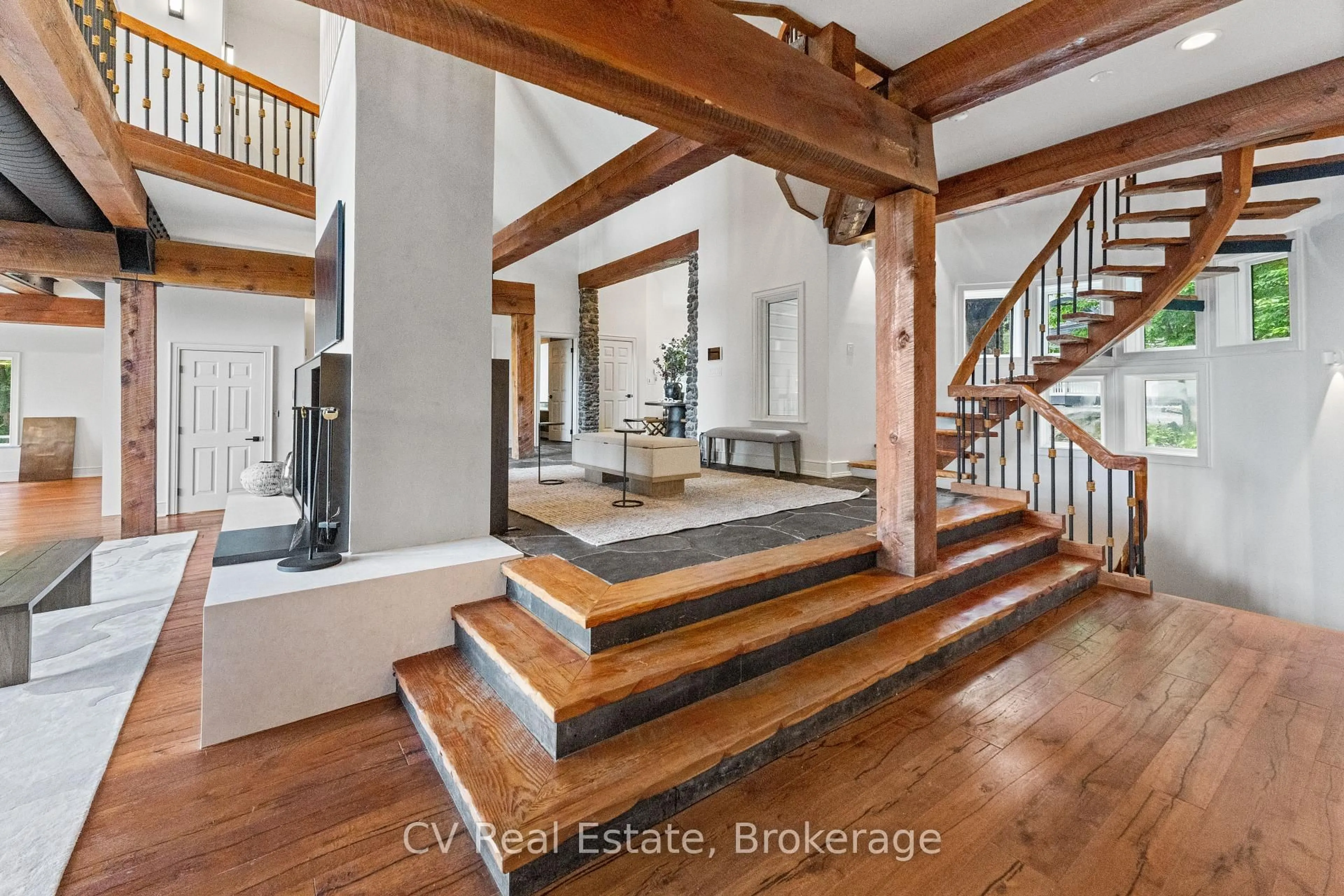 Indoor foyer for 1952 Hwy 69 Highway #B, Seguin Ontario P0C 1H0