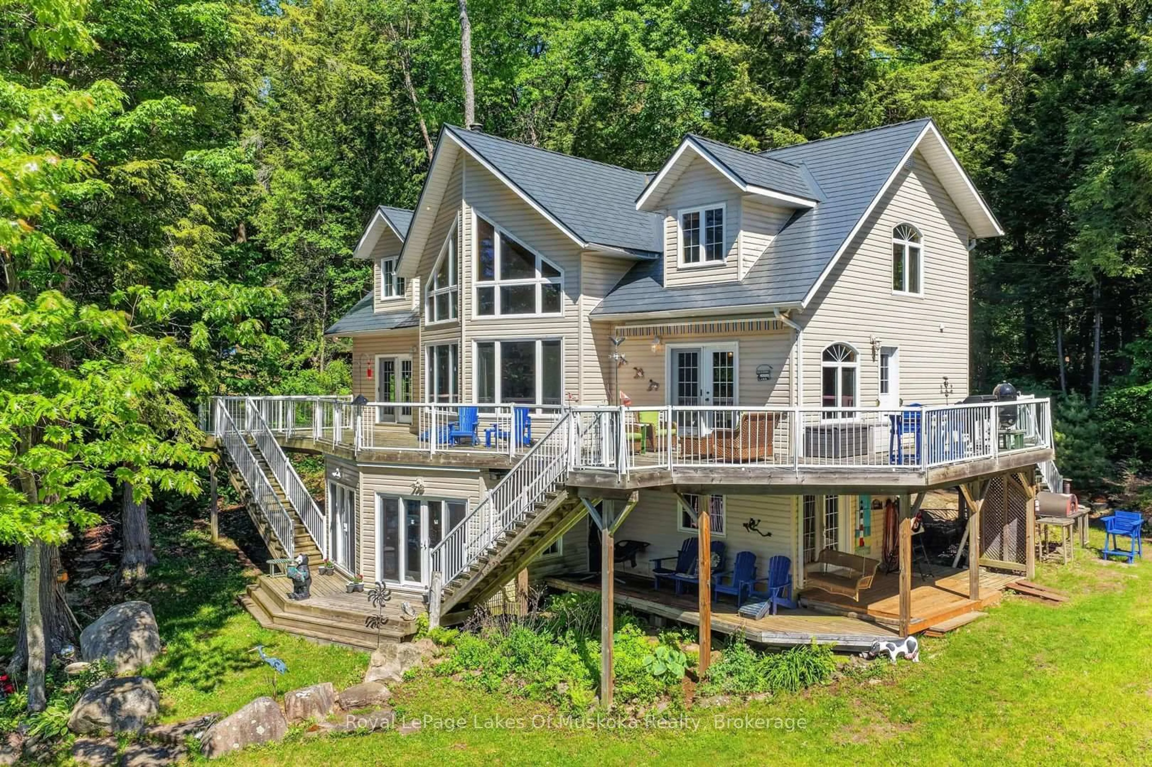 A pic from outside/outdoor area/front of a property/back of a property/a pic from drone, water/lake/river/ocean view for 206 MacBeth Island, Bracebridge Ontario P1L 1X1