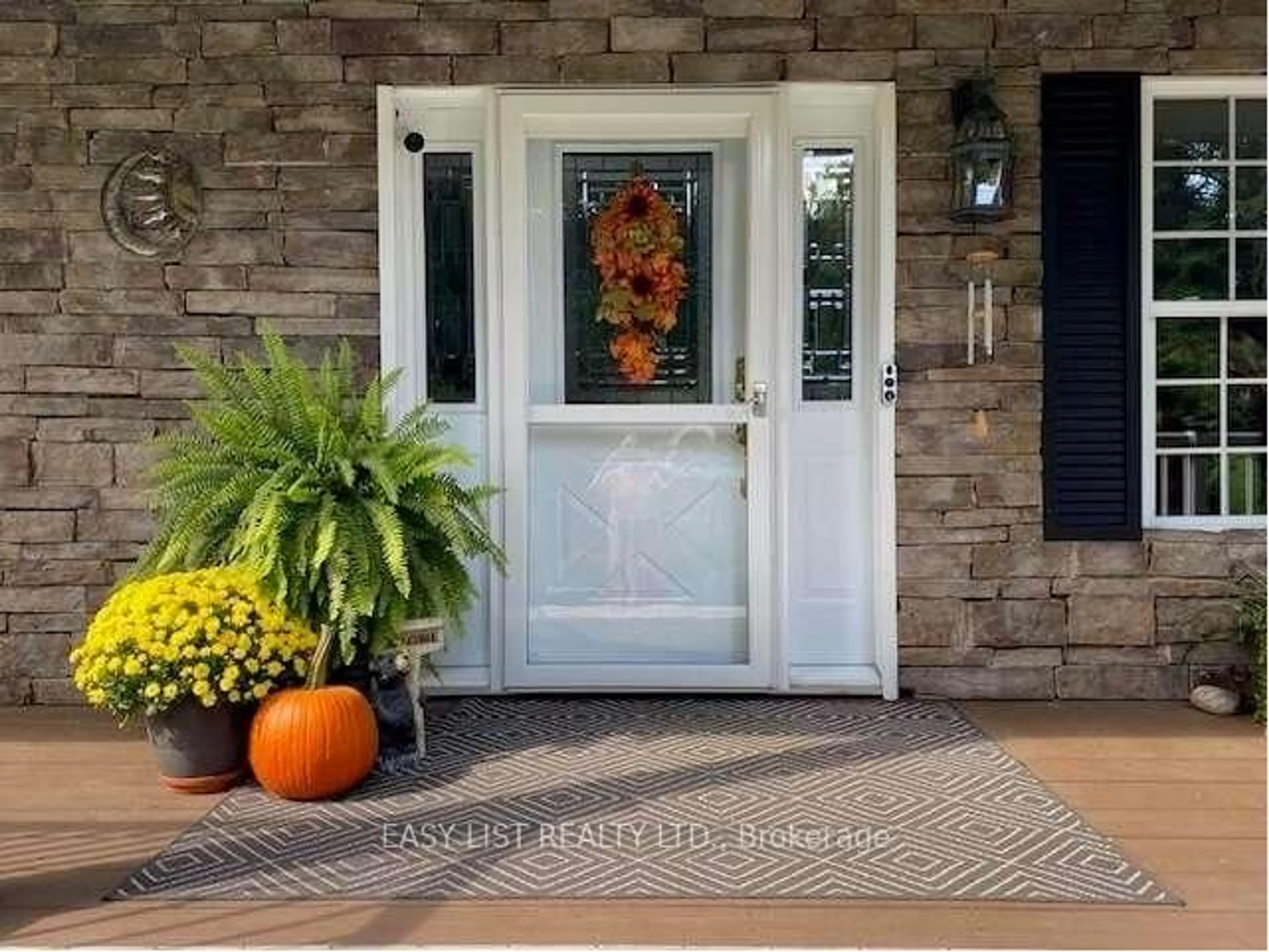 Indoor entryway for 527 River Rd, Cambridge Ontario N3C 2B8