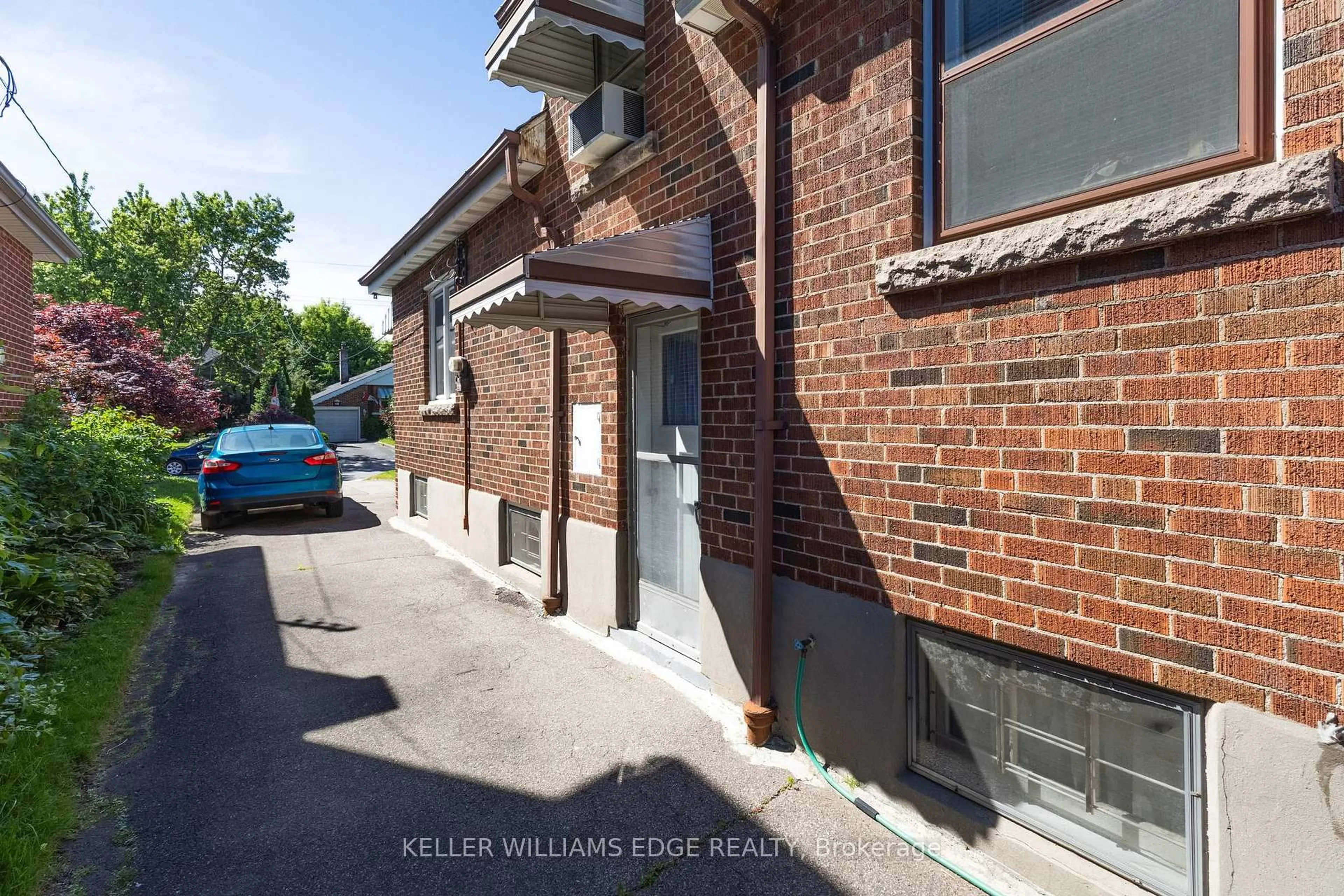 A pic from outside/outdoor area/front of a property/back of a property/a pic from drone, street for 47 Crosthwaite Ave, Hamilton Ontario L8K 2T9