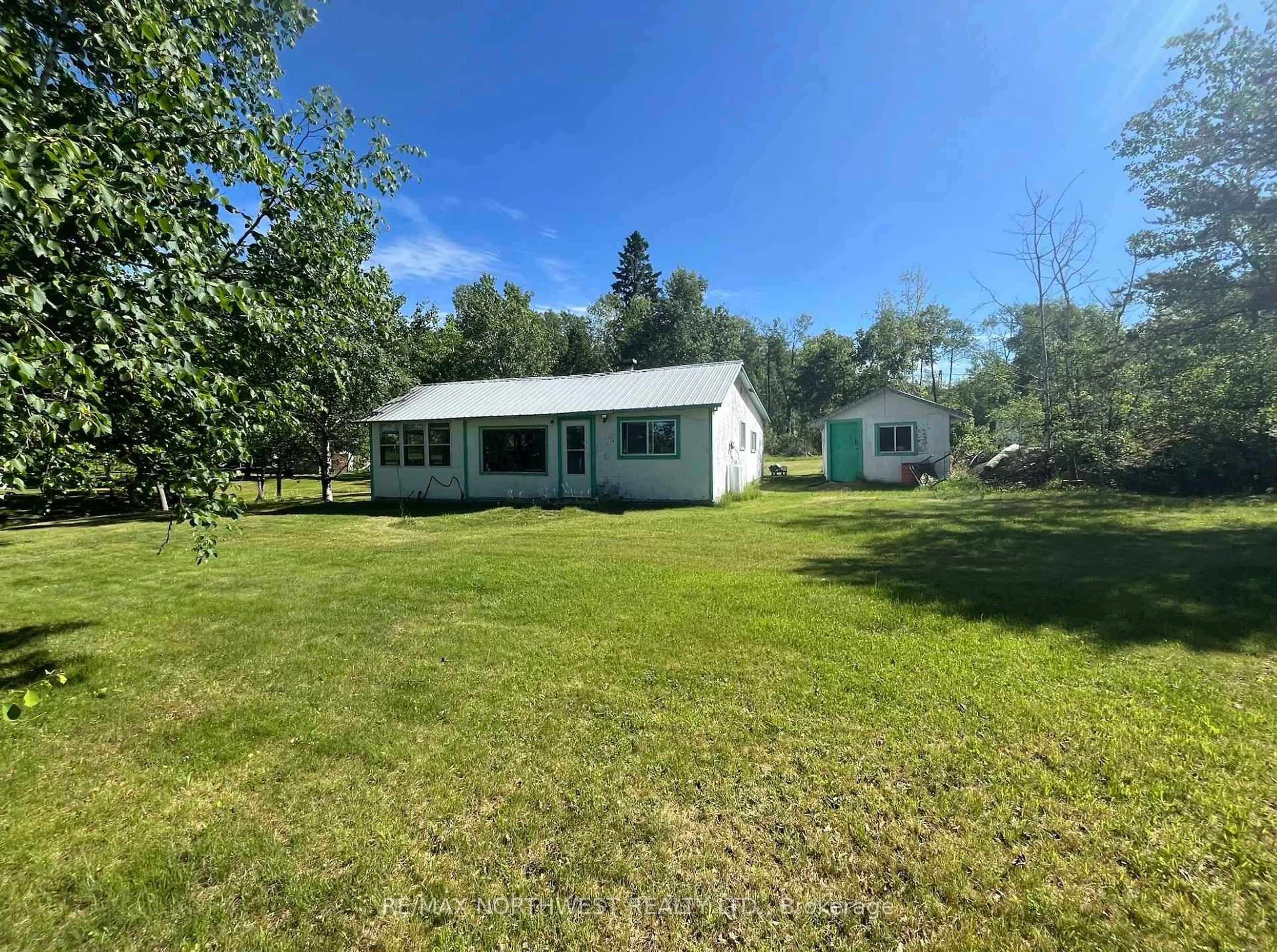 A pic from outside/outdoor area/front of a property/back of a property/a pic from drone, unknown for Footprint Lake, Rainy River Remote Area Ontario P0W 1C0