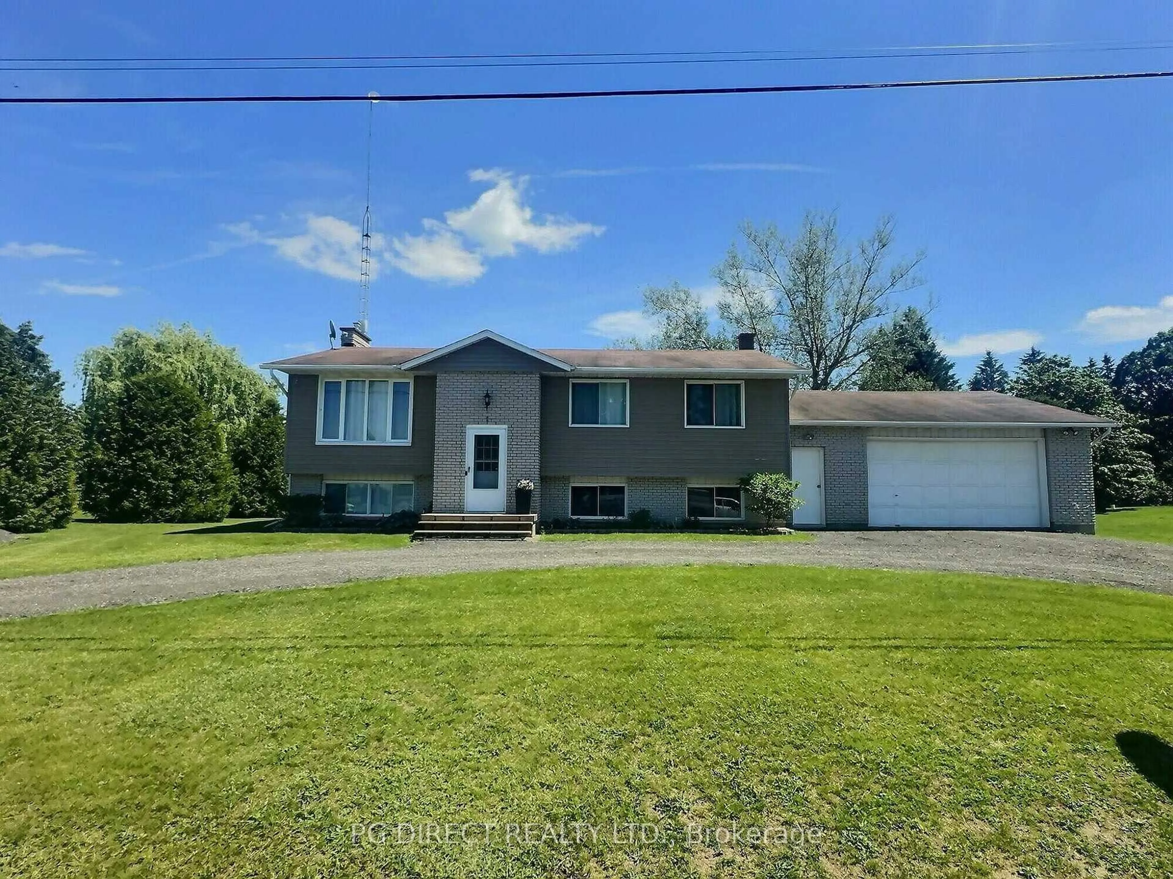 Home with vinyl exterior material, street for 5221 Algonquin Rd, Augusta Ontario K6V 5T2