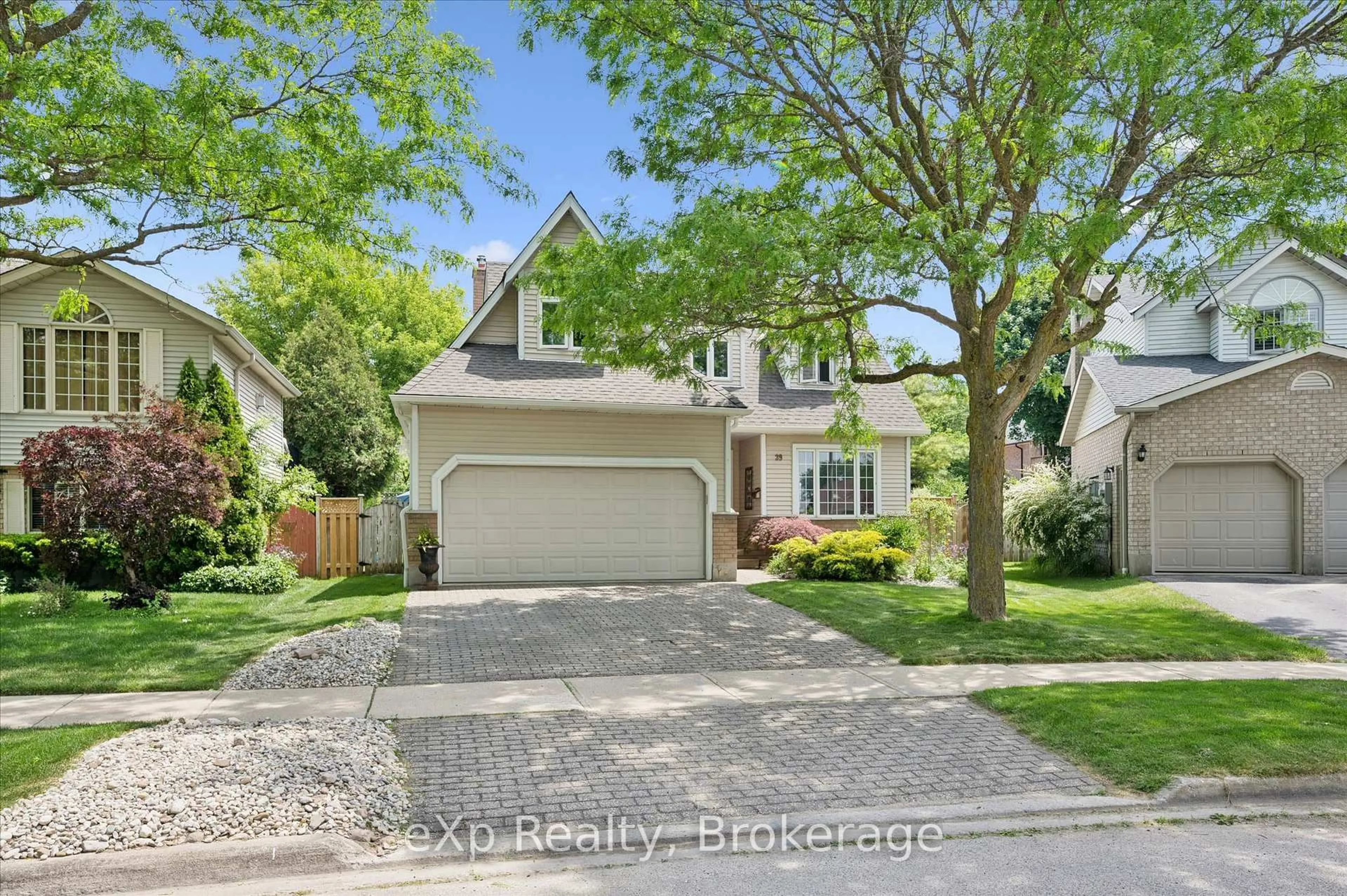 A pic from outside/outdoor area/front of a property/back of a property/a pic from drone, street for 39 Celia Cres, Guelph Ontario N1G 4R4