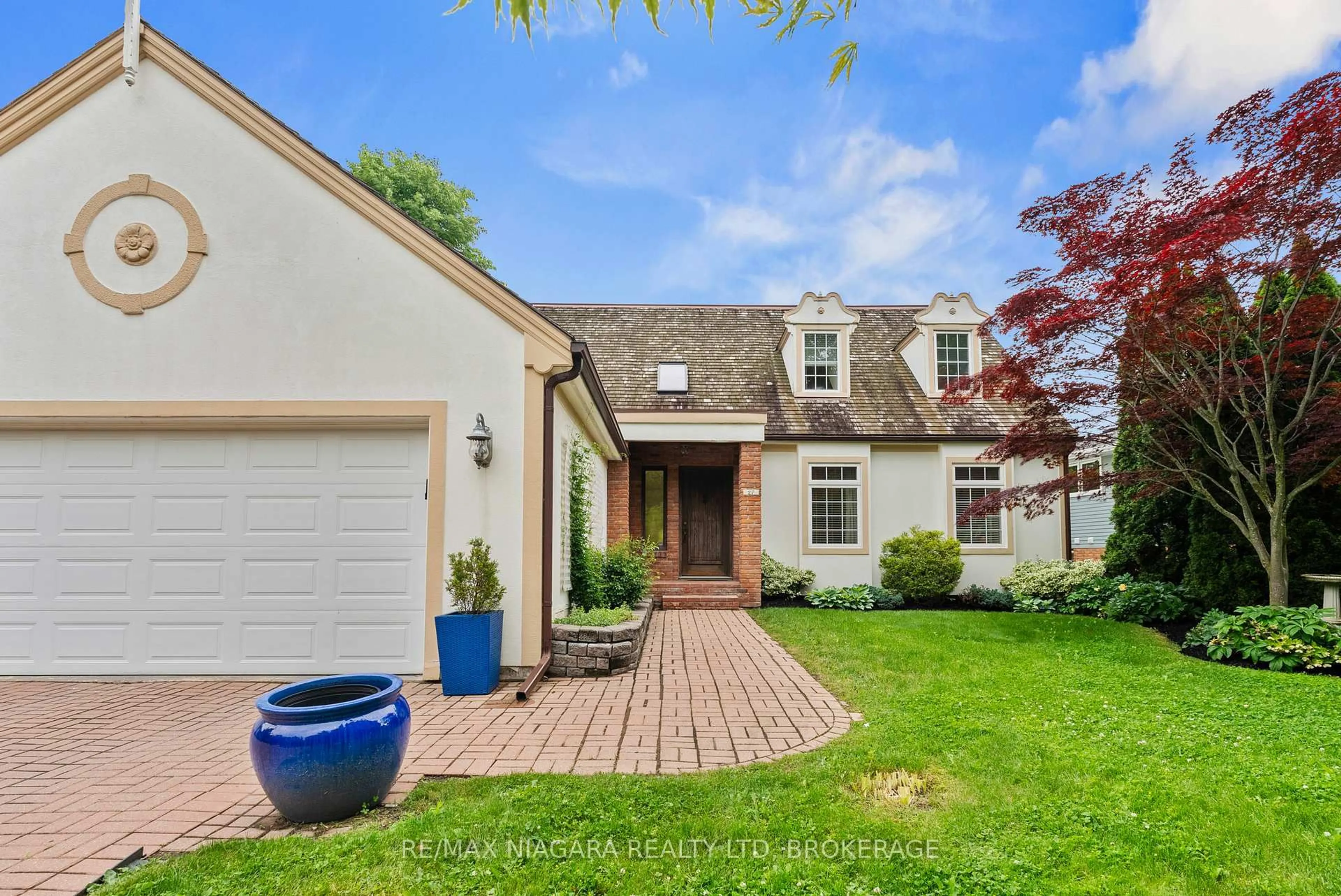 Home with brick exterior material, street for 27 Oak Dr, Niagara-on-the-Lake Ontario L0S 1J0