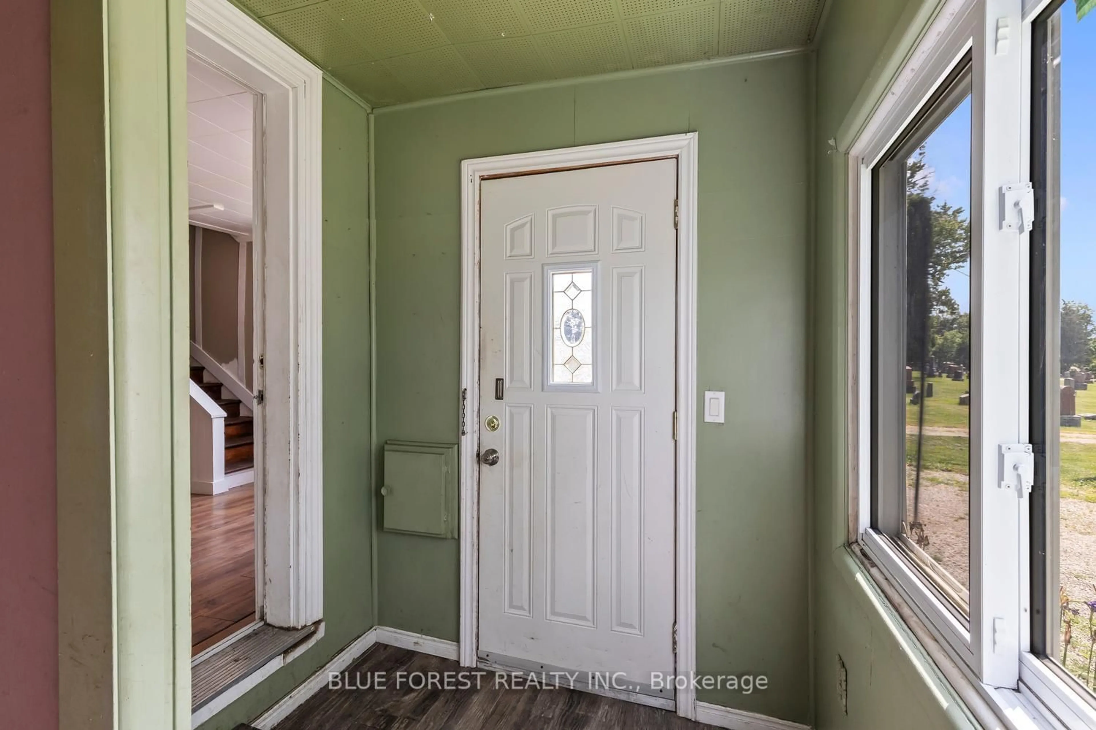 Indoor entryway for 10 Henry St, St. Thomas Ontario N5R 3L4
