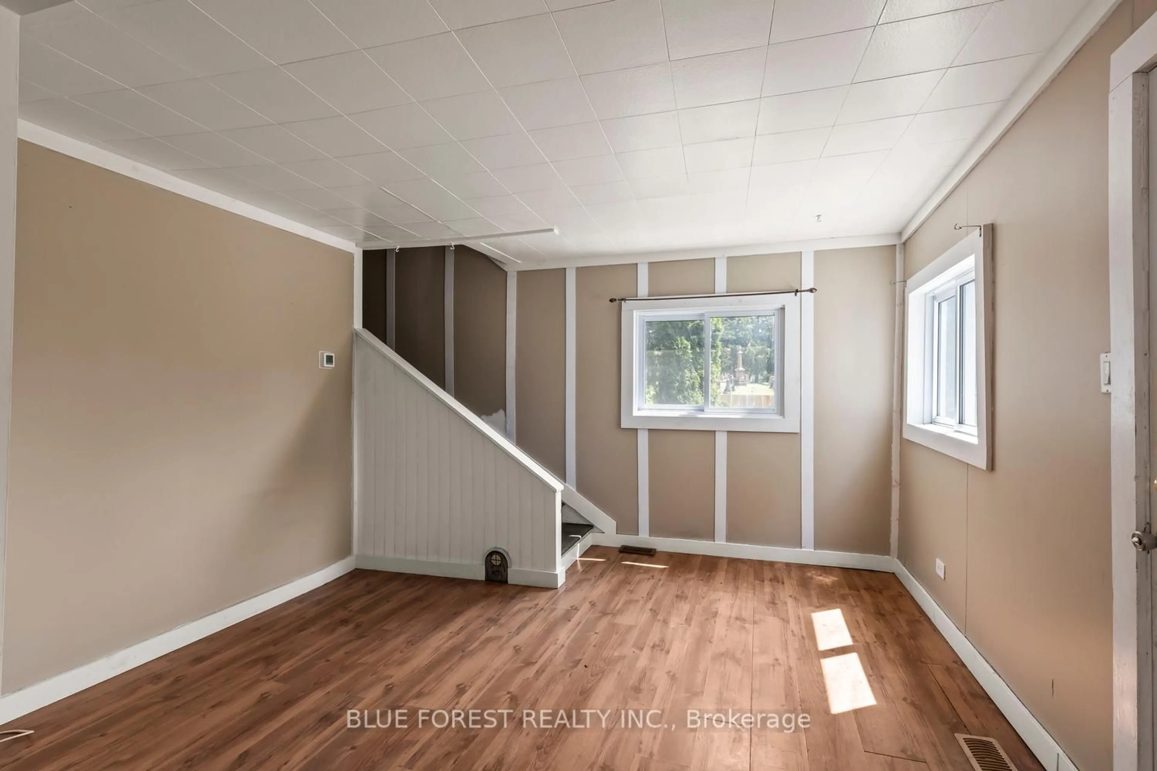 A pic of a room for 10 Henry St, St. Thomas Ontario N5R 3L4