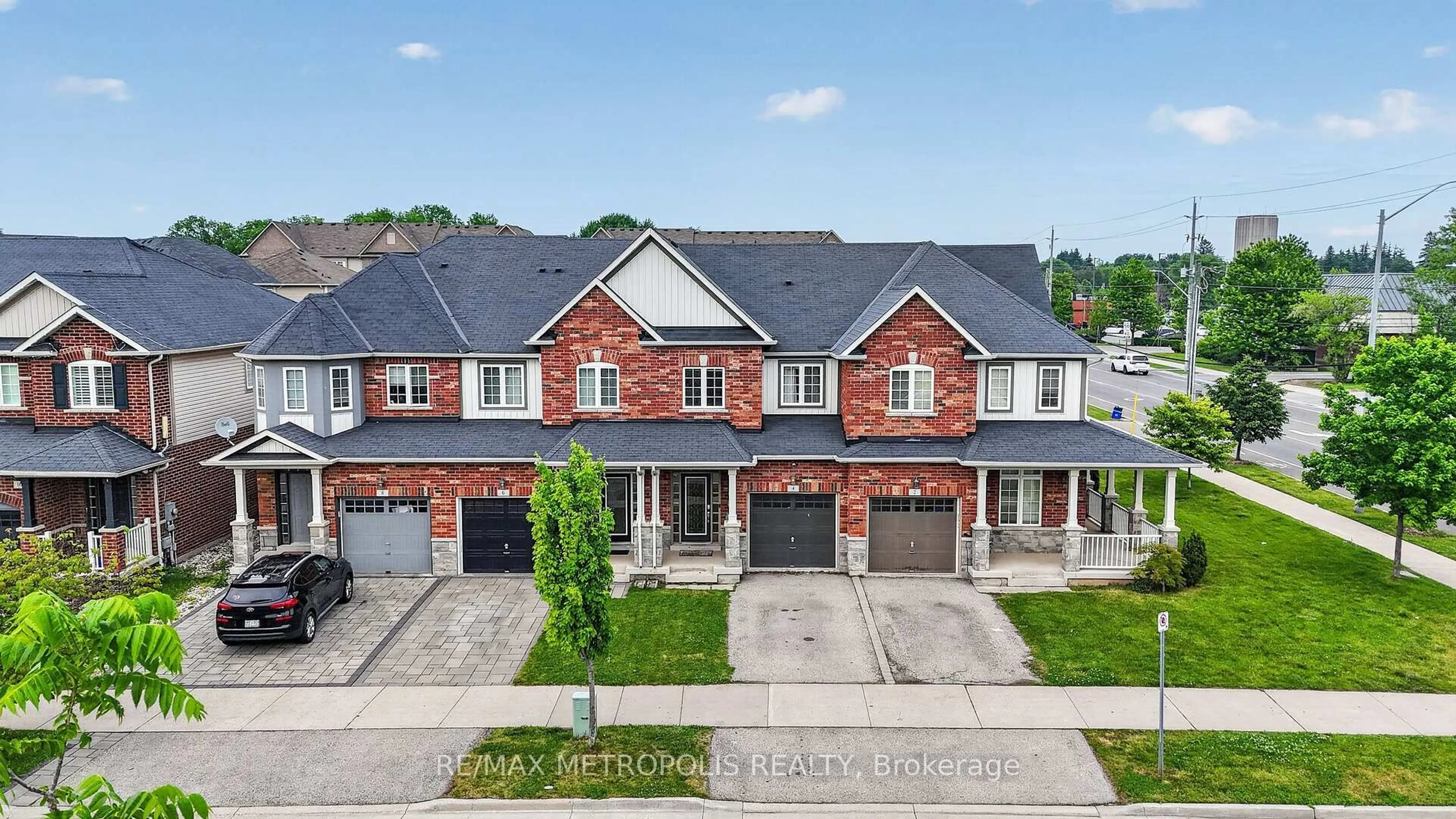 A pic from outside/outdoor area/front of a property/back of a property/a pic from drone, street for 4 Cole St, Hamilton Ontario L8B 0R2