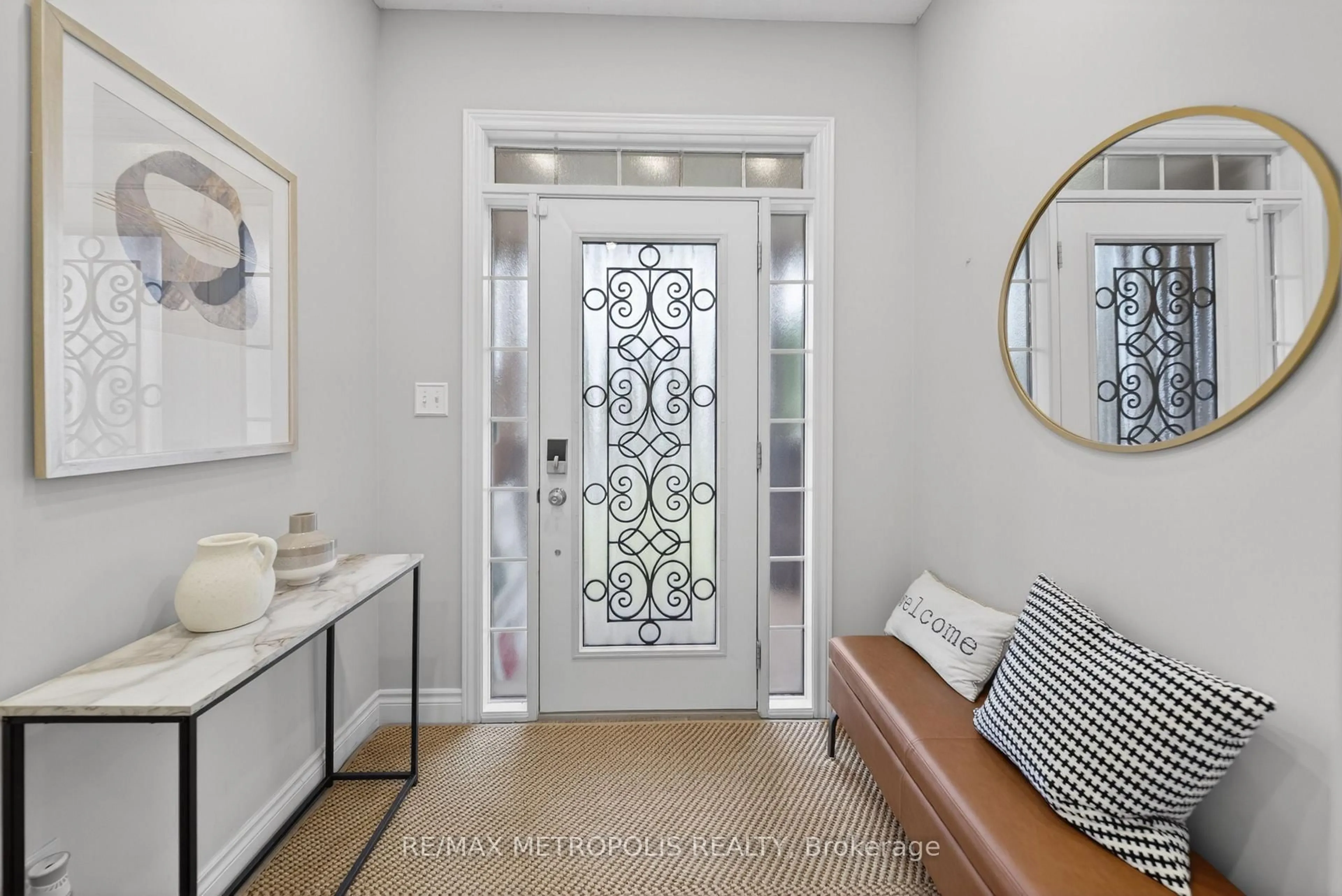 Indoor entryway for 4 Cole St, Hamilton Ontario L8B 0R2