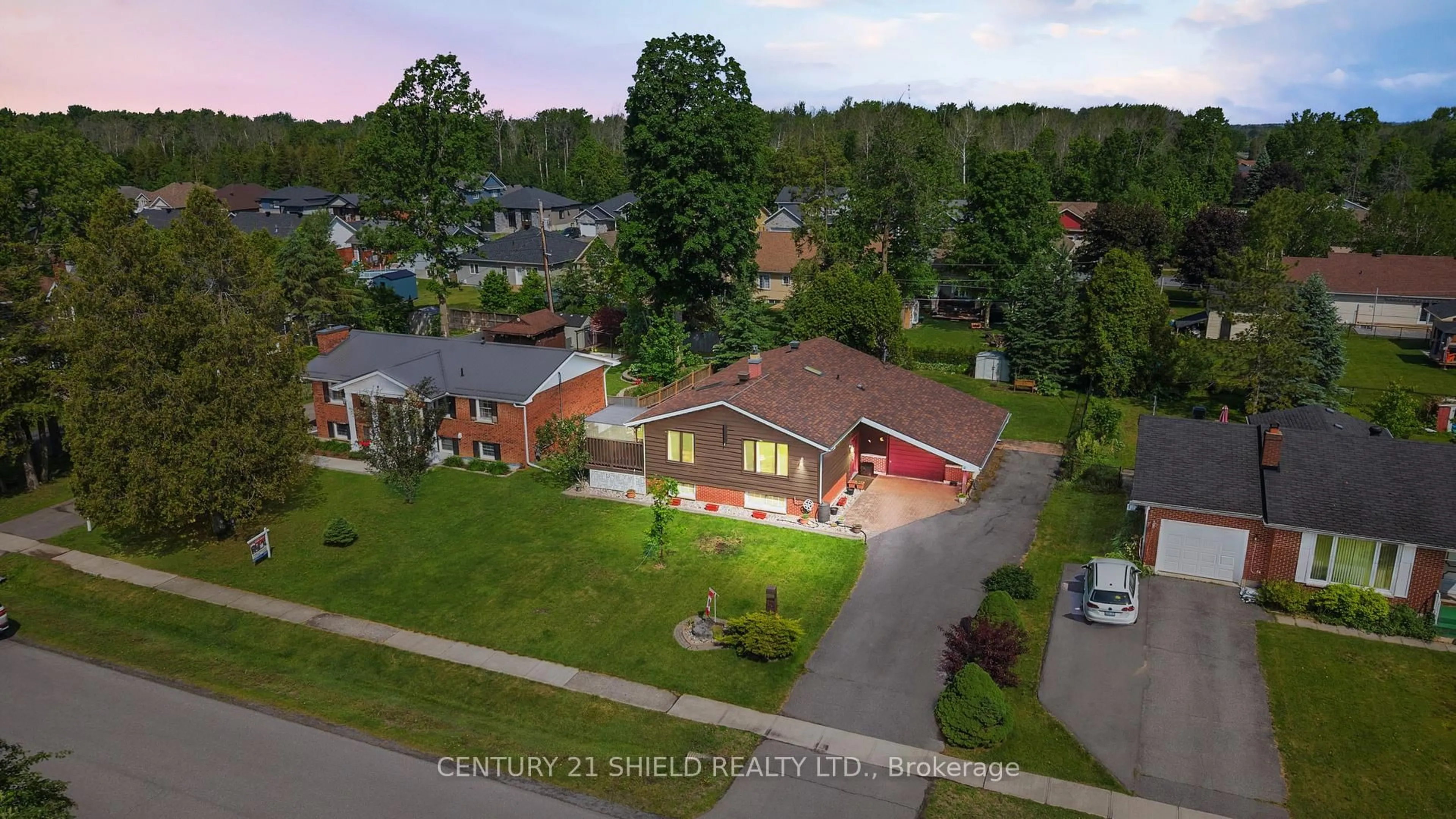 A pic from outside/outdoor area/front of a property/back of a property/a pic from drone, street for 19 Spruce St, South Stormont Ontario K0C 1M0