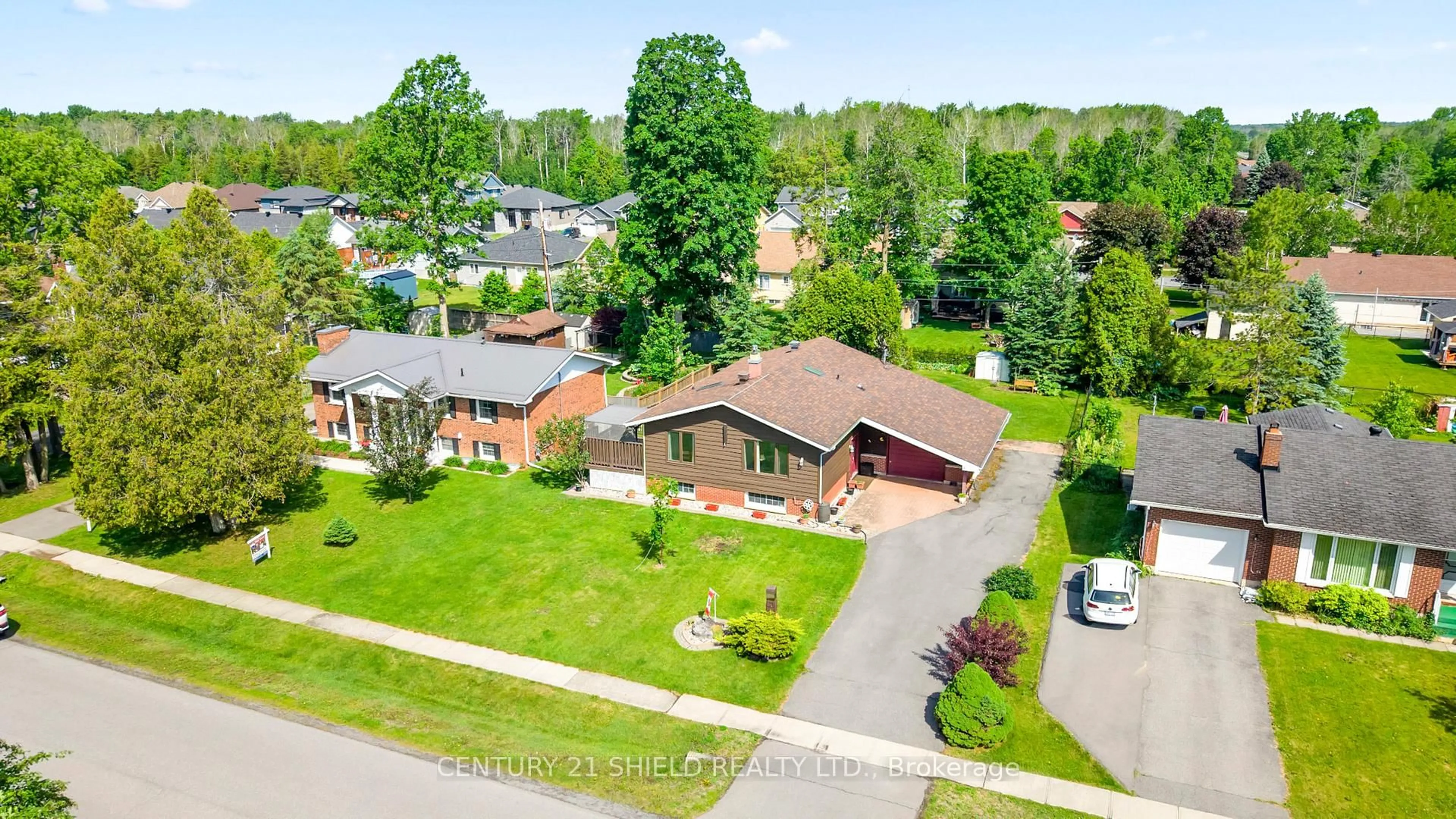 A pic from outside/outdoor area/front of a property/back of a property/a pic from drone, street for 19 Spruce St, South Stormont Ontario K0C 1M0
