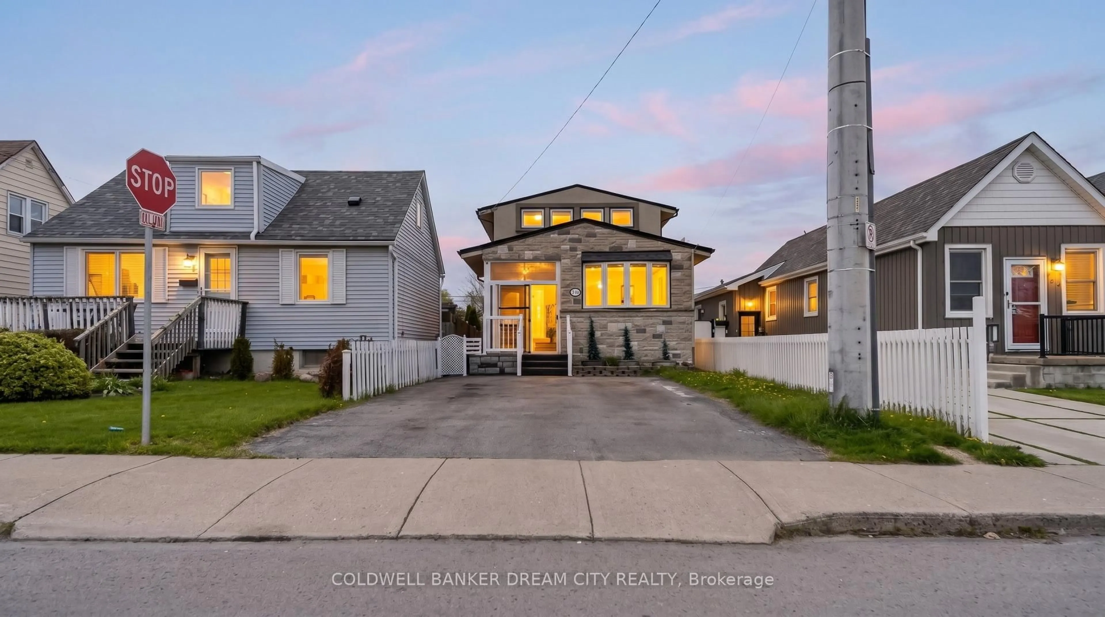 Blurry image for 39 Reid Ave, Hamilton Ontario L8H 6C9