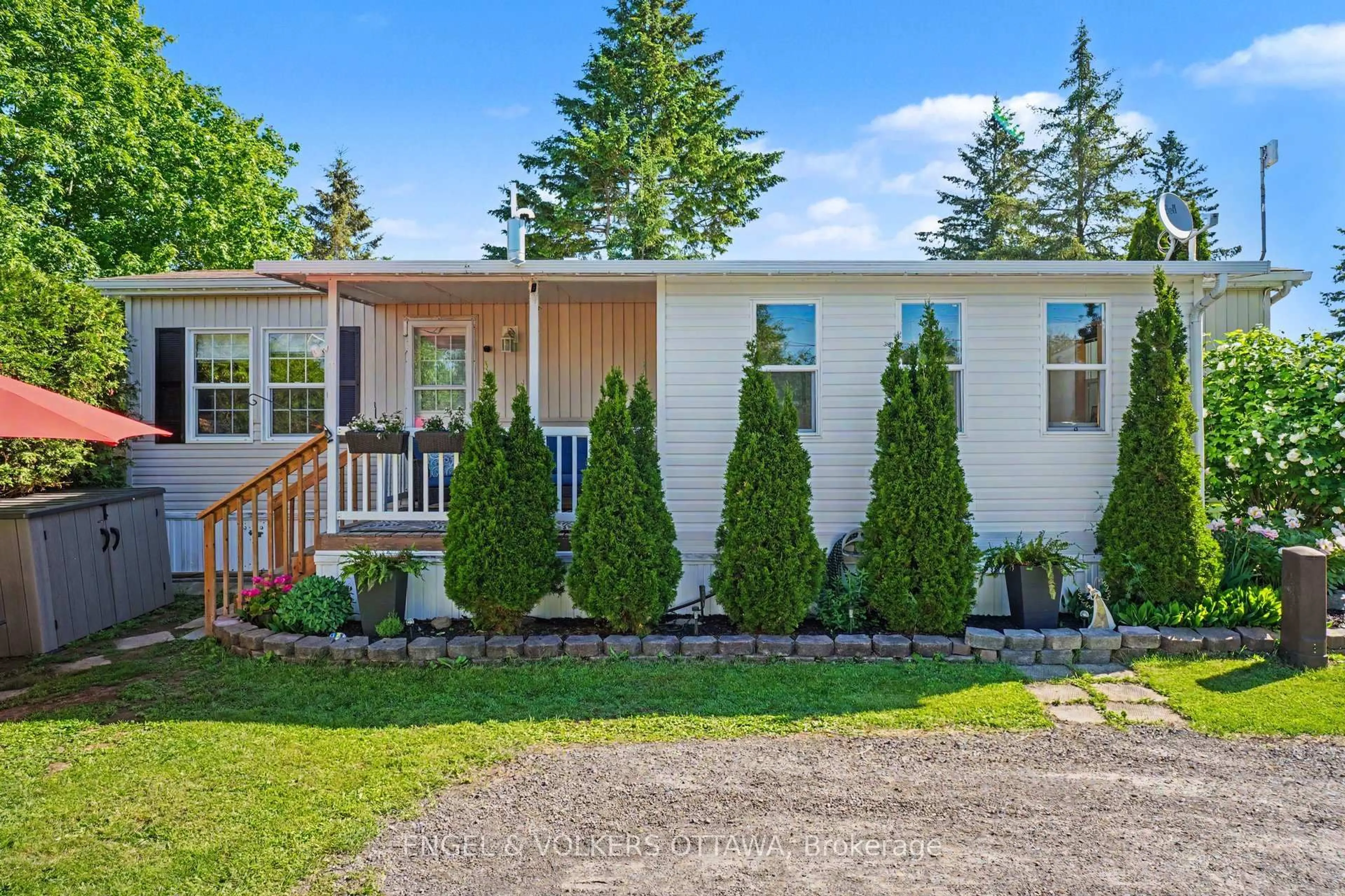 Home with vinyl exterior material, unknown for 2 Kelly Sand Way, Ashton Ontario K0A 1B0