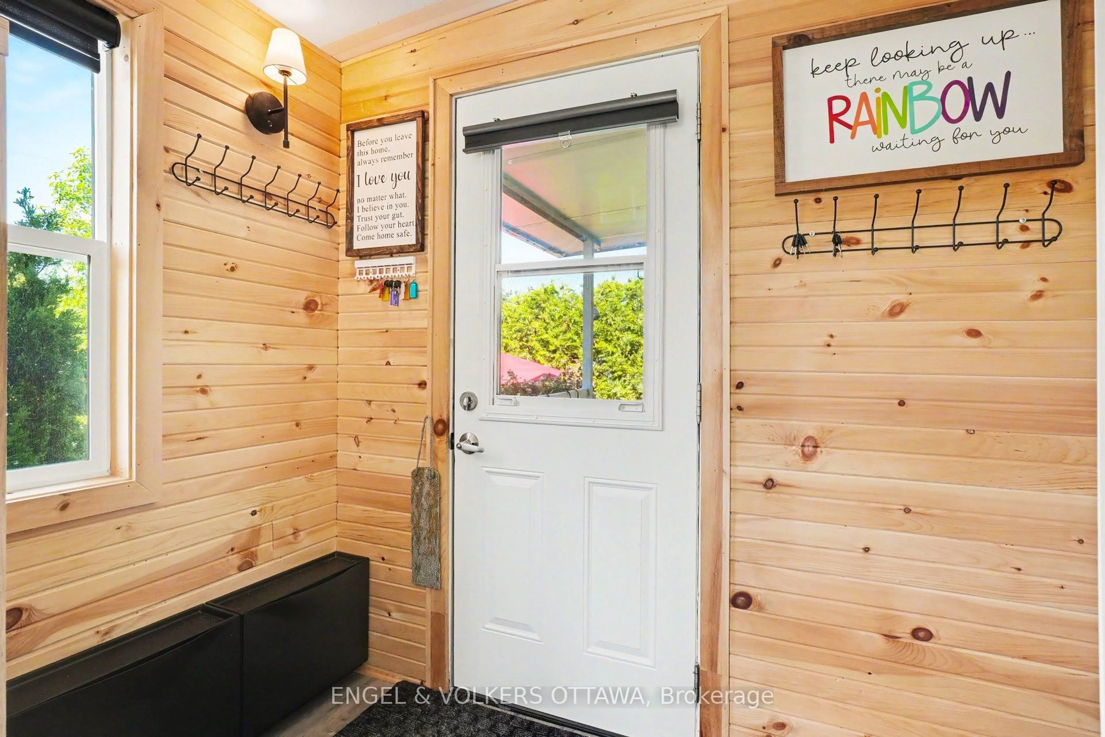 Indoor entryway for 2 Kelly Sand Way, Ashton Ontario K0A 1B0