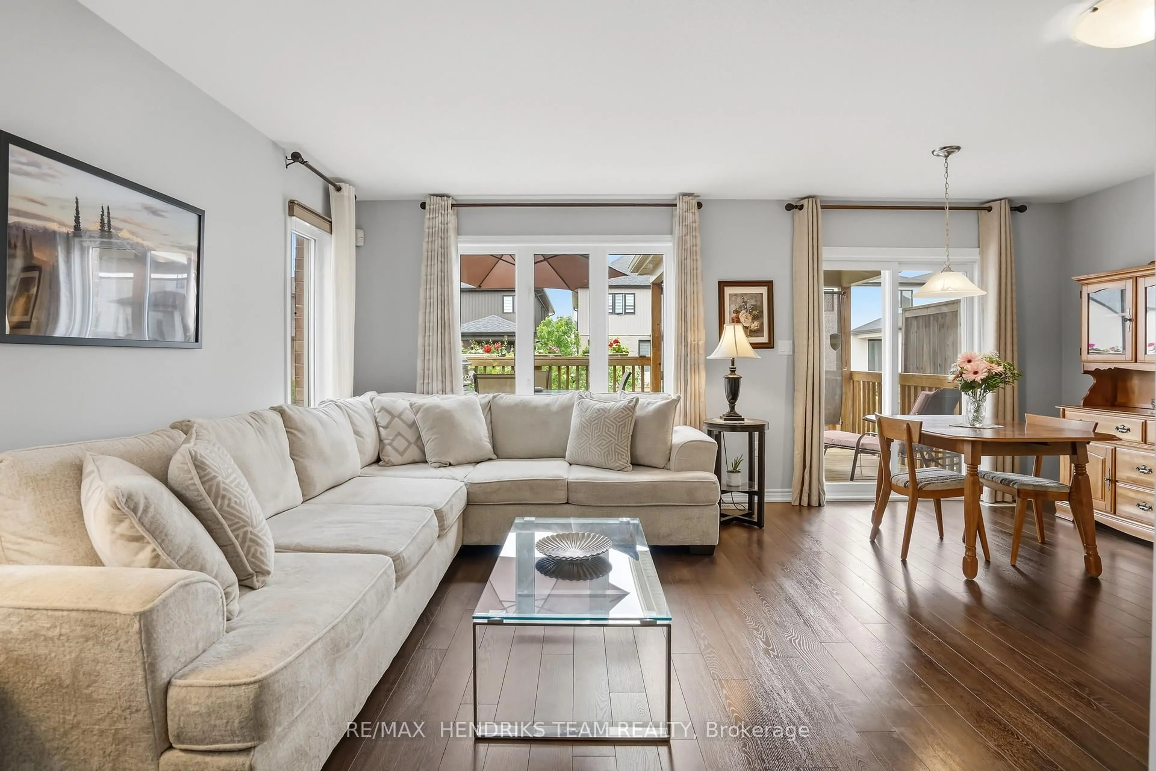 Living room with furniture, unknown for 6346 Shapton Cres, Niagara Falls Ontario L2H 0L9
