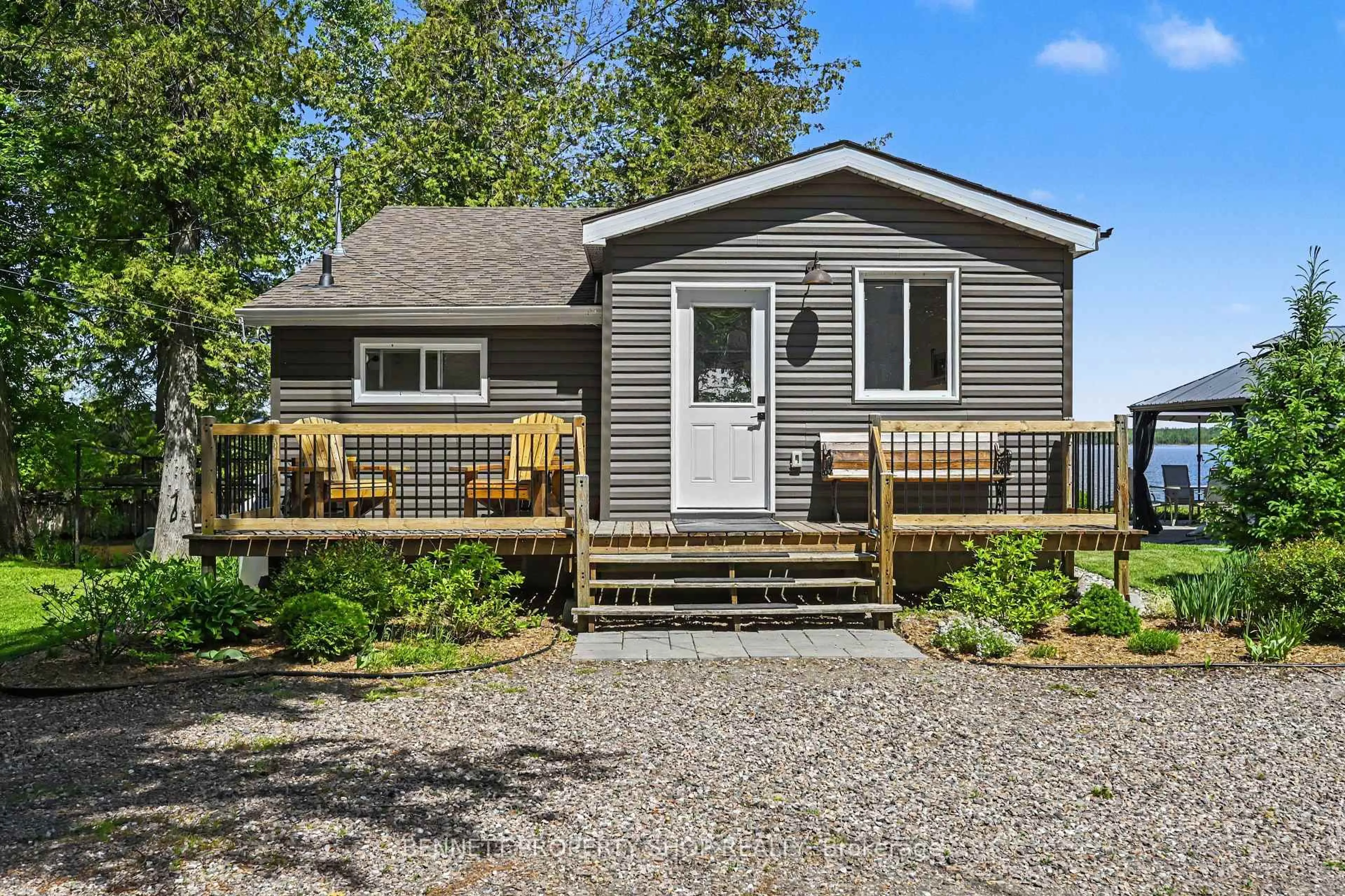 Home with vinyl exterior material, street for 516 Arnold Lane, Renfrew Ontario K7V 3Z8