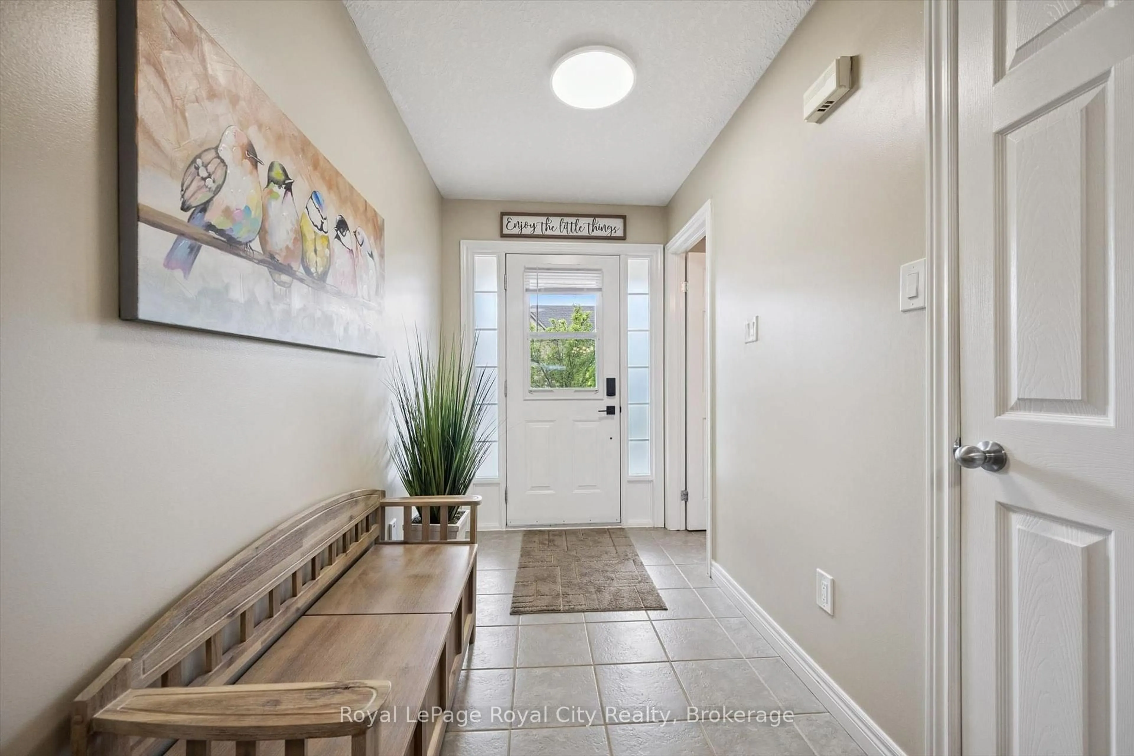 Indoor entryway for 462 Lausanne Cres, Waterloo Ontario N2T 2X4