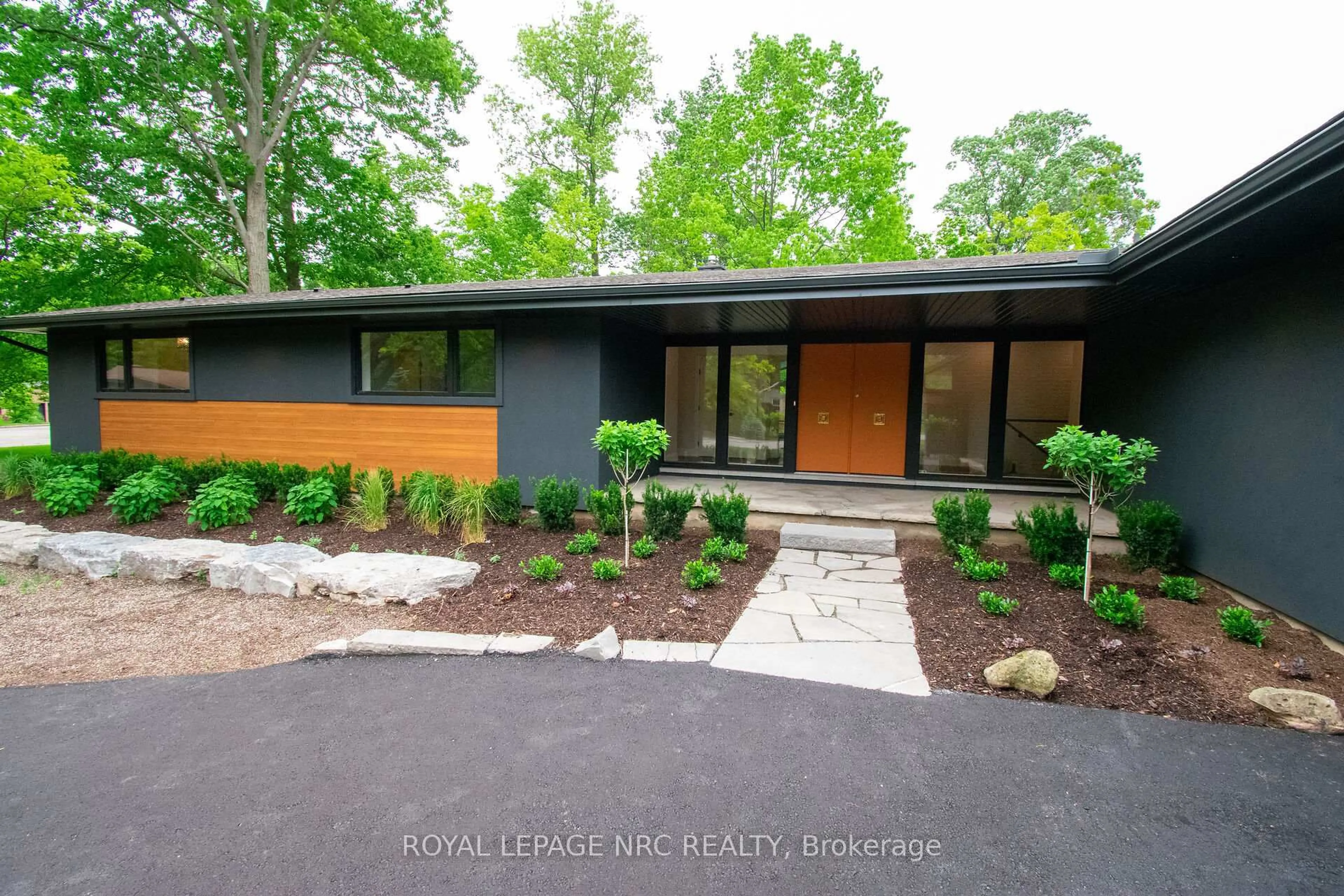 Home with brick exterior material, street for 7 Woodington Cres, St. Catharines Ontario L2T 3T6