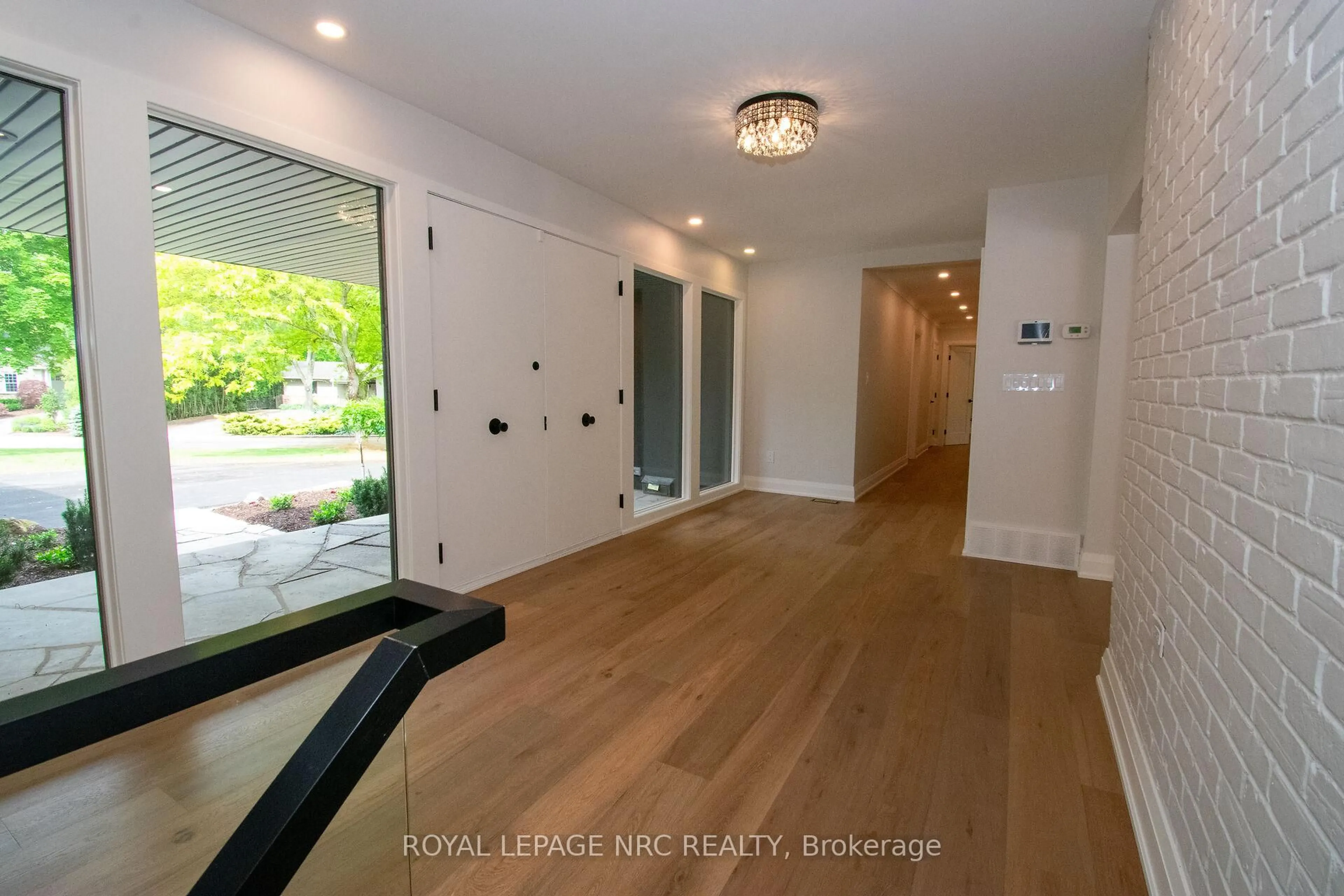 Indoor entryway for 7 Woodington Cres, St. Catharines Ontario L2T 3T6