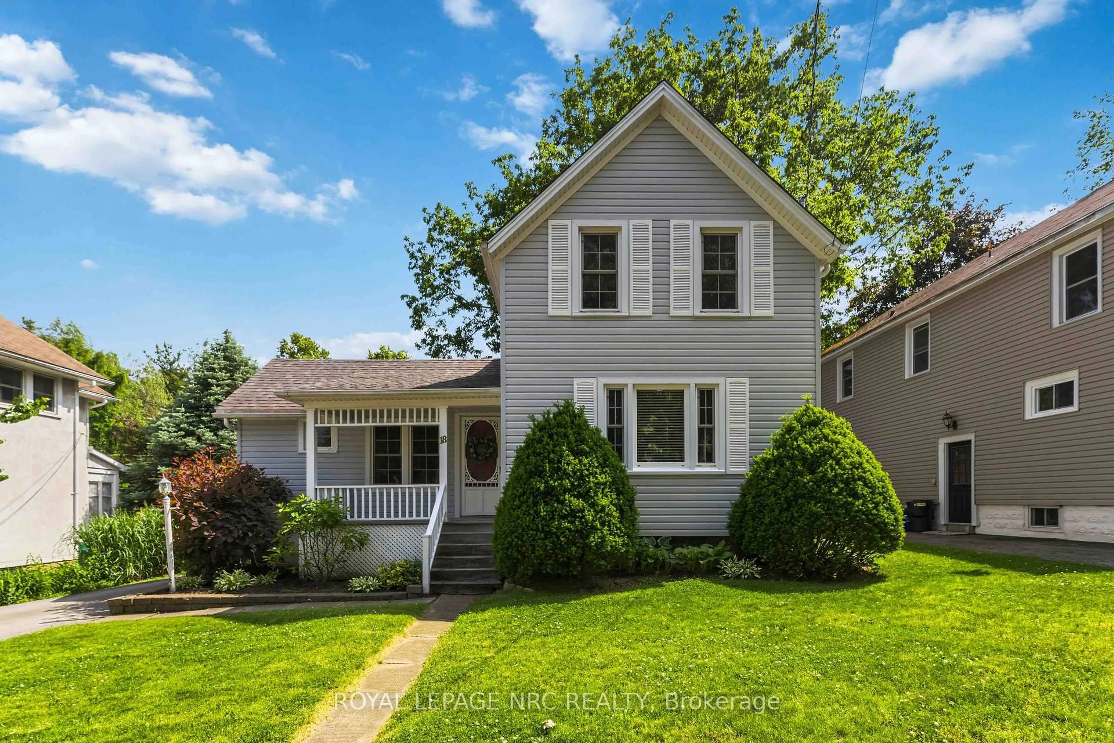 Home with vinyl exterior material, street for 18 College St, Pelham Ontario L0S 1E0
