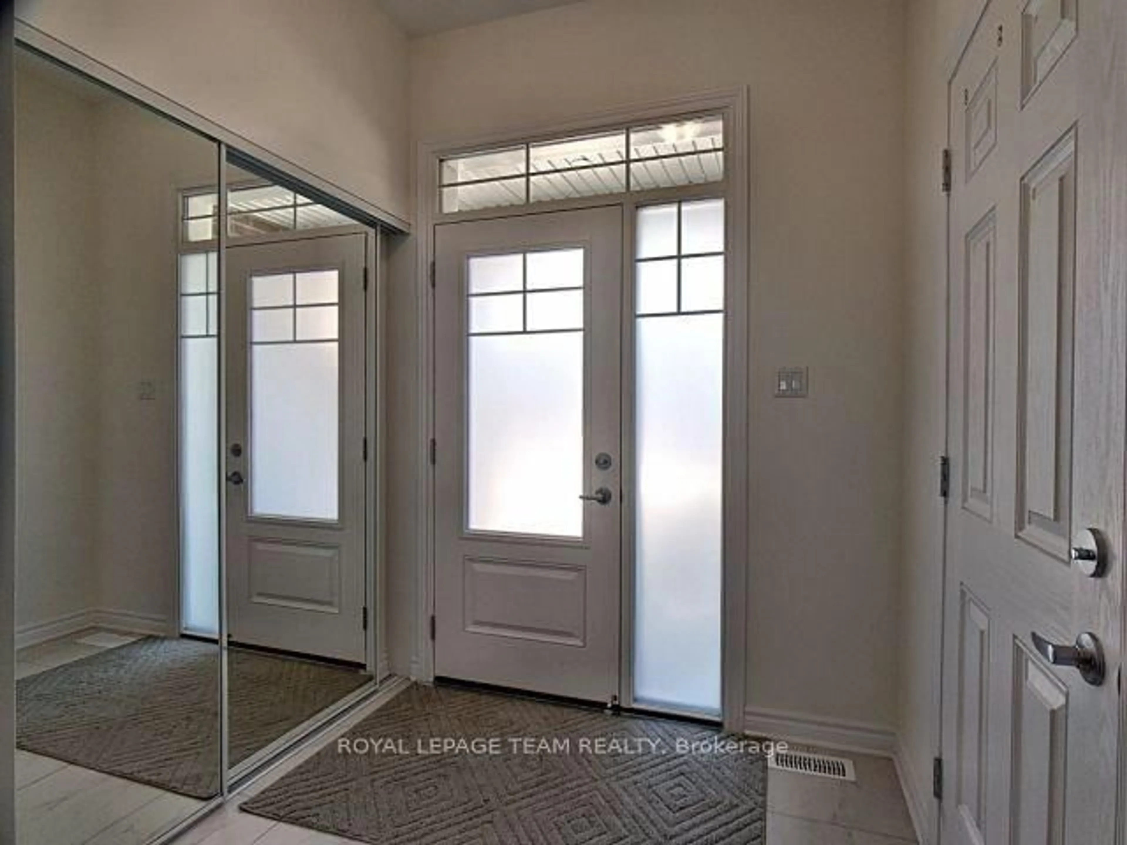 Indoor entryway for 195 Kimpton Dr, Ottawa Ontario K2S 2H9