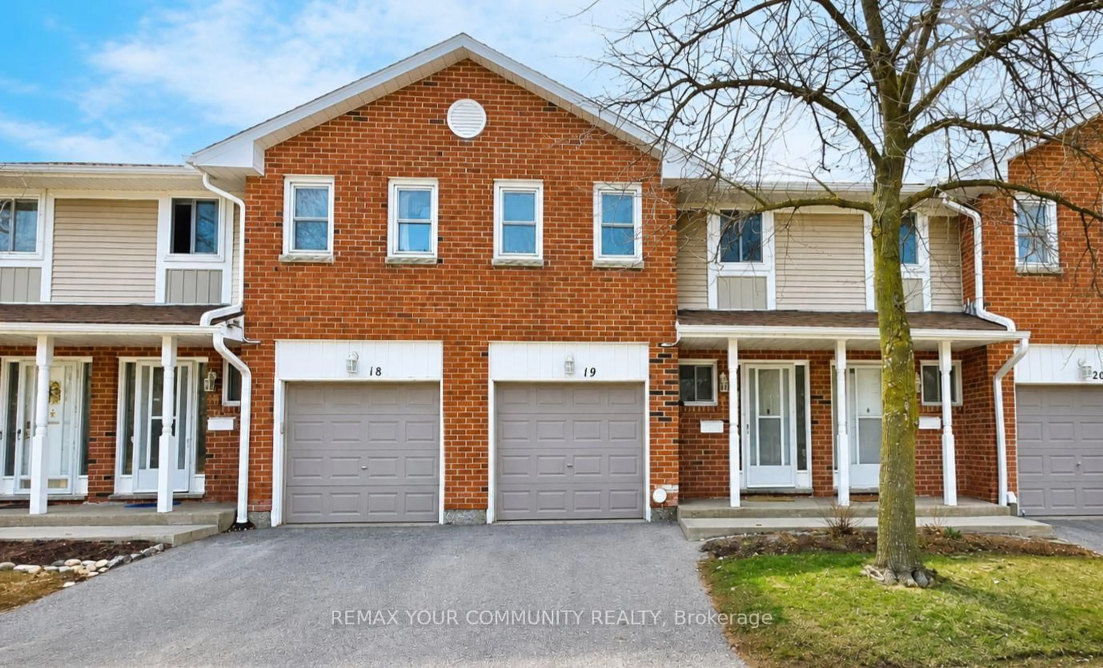 Home with brick exterior material, street for 210 Highland Cres #19, Kitchener Ontario N2M 5H7