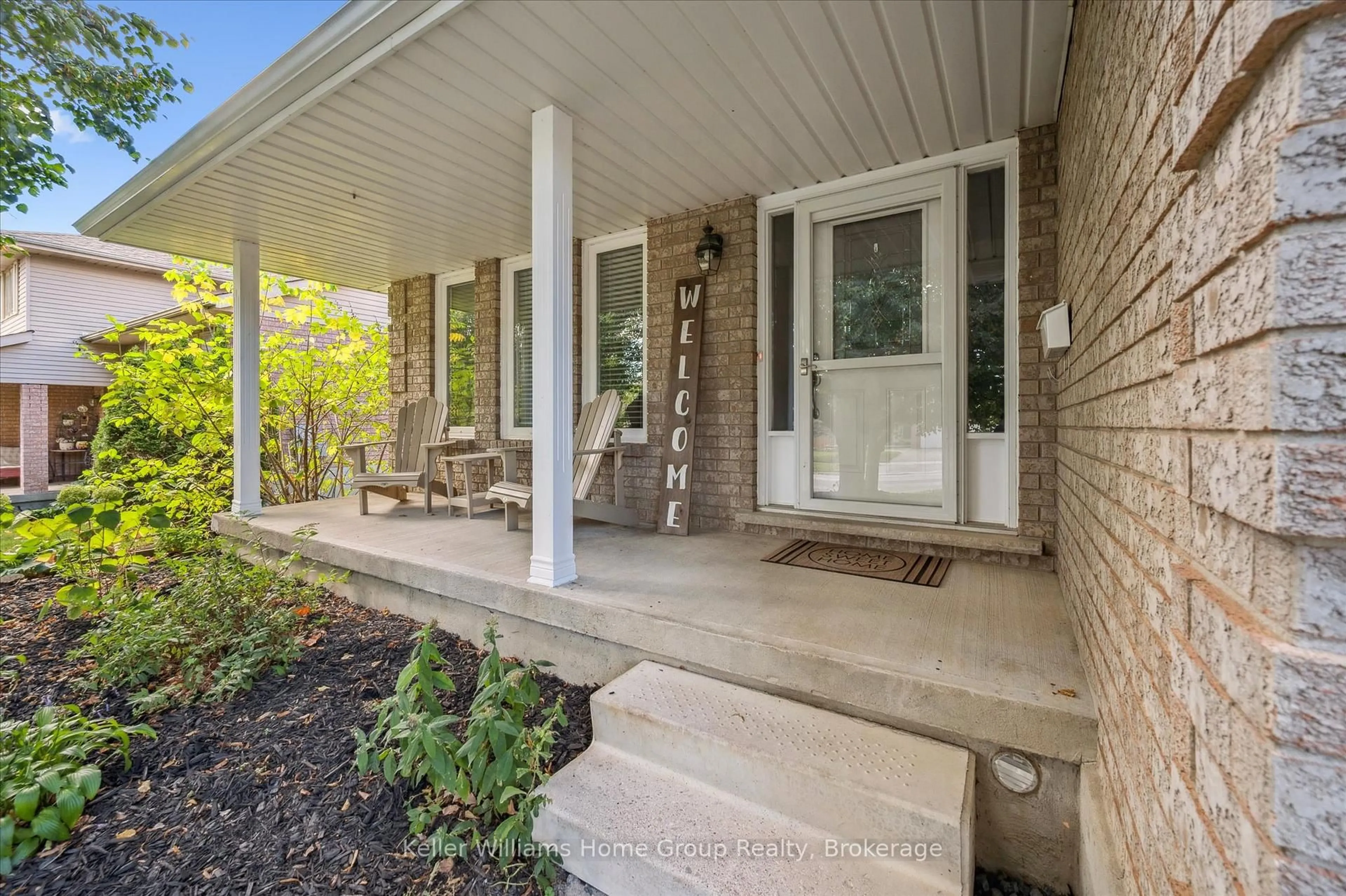 Indoor entryway for 284 Colborne St, Centre Wellington Ontario N0B 1S0