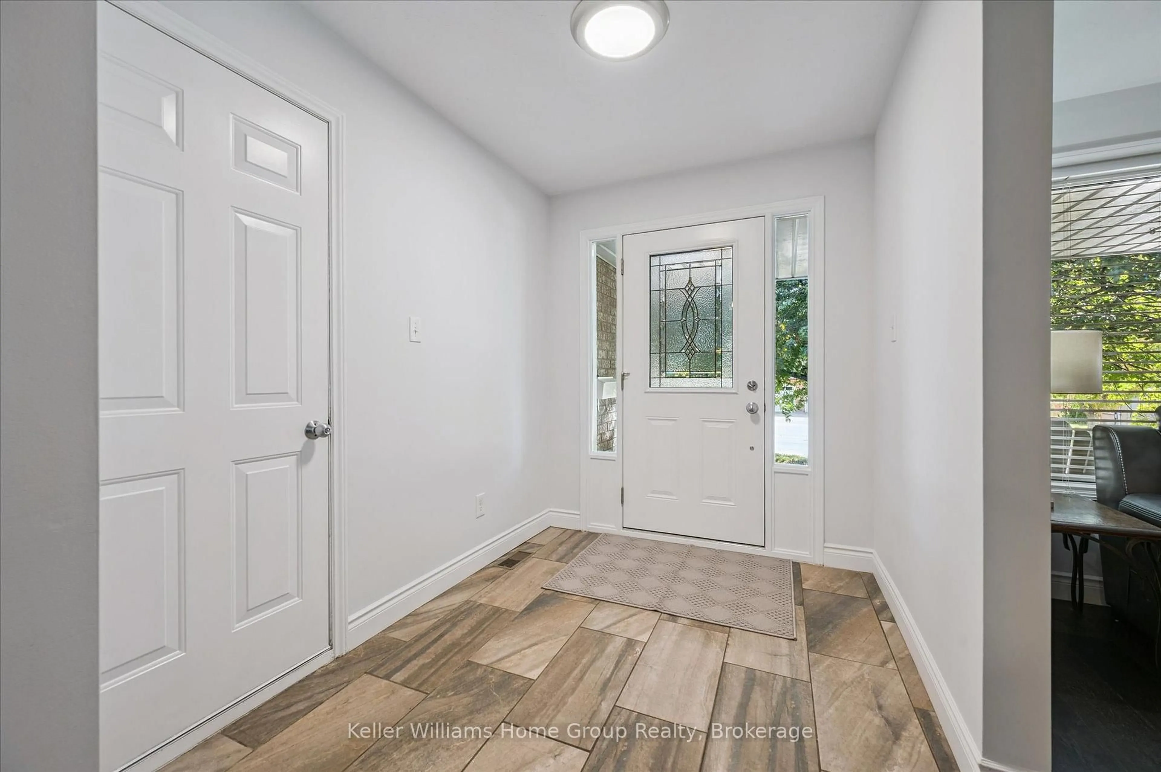 Indoor entryway for 284 Colborne St, Centre Wellington Ontario N0B 1S0