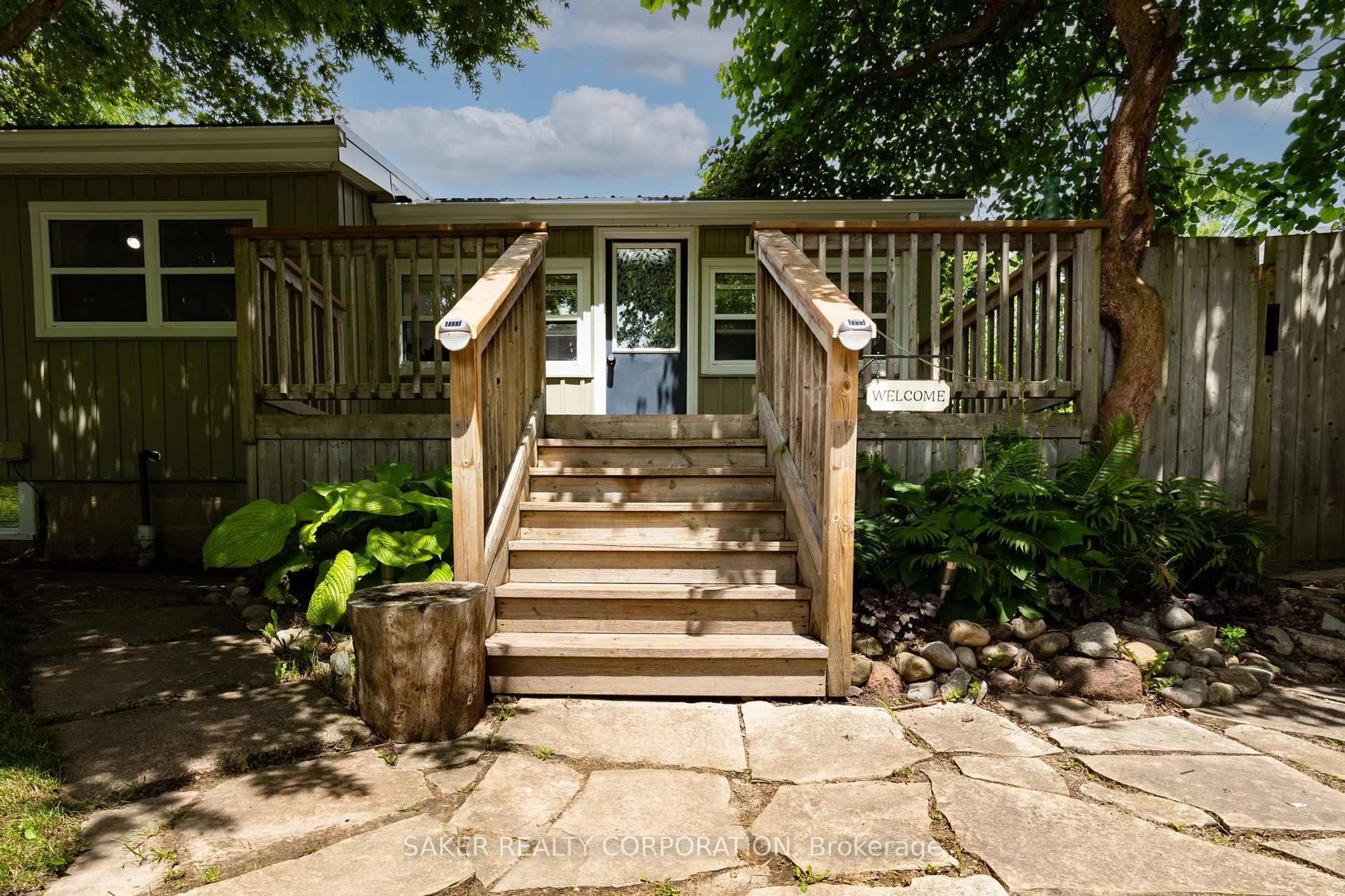 Unknown for 335D George St, Central Elgin Ontario N5L 1C6