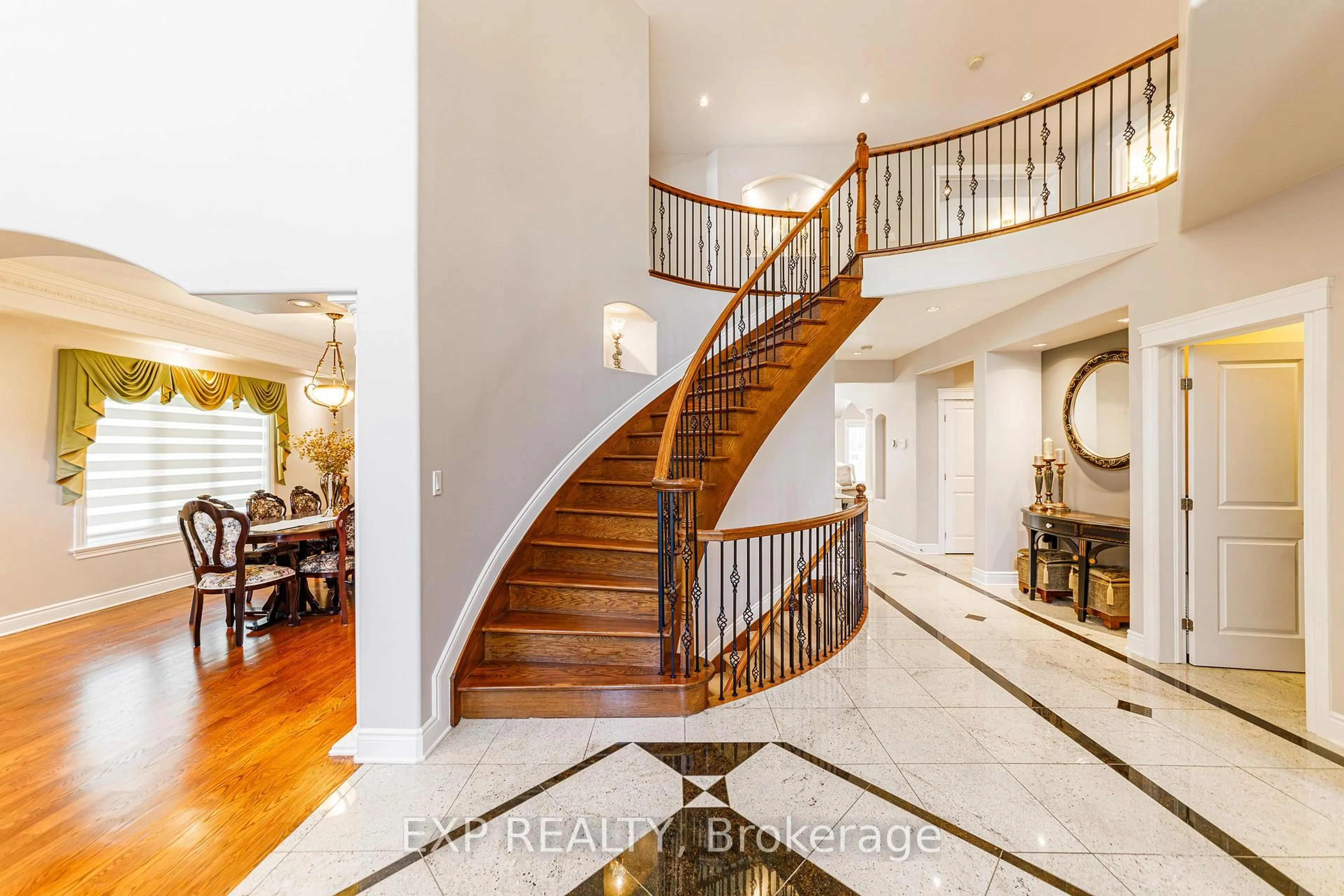 Indoor foyer for 62 Lotta Ave, Ottawa Ontario K2G 2B5