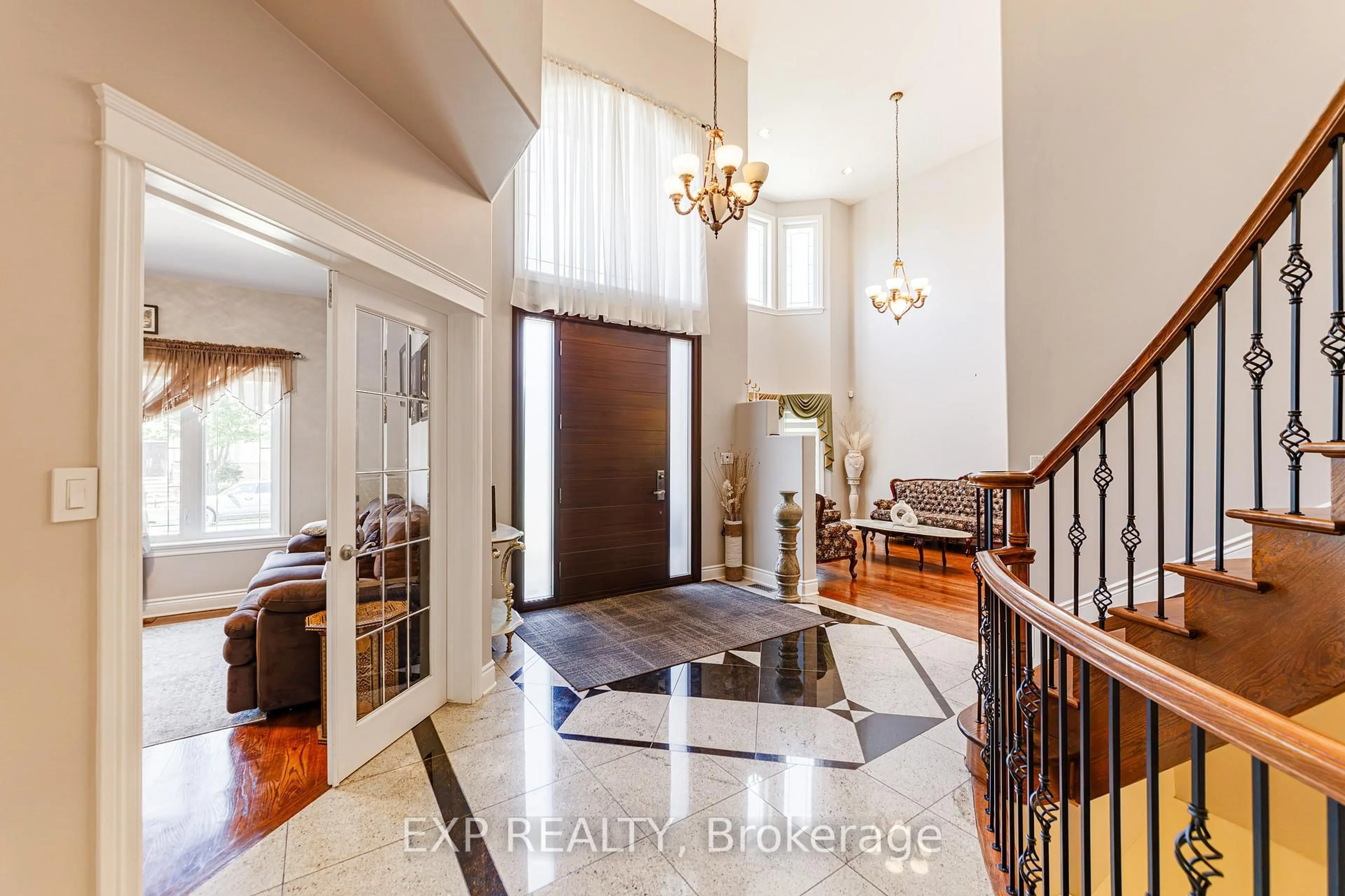 Indoor entryway for 62 Lotta Ave, Ottawa Ontario K2G 2B5