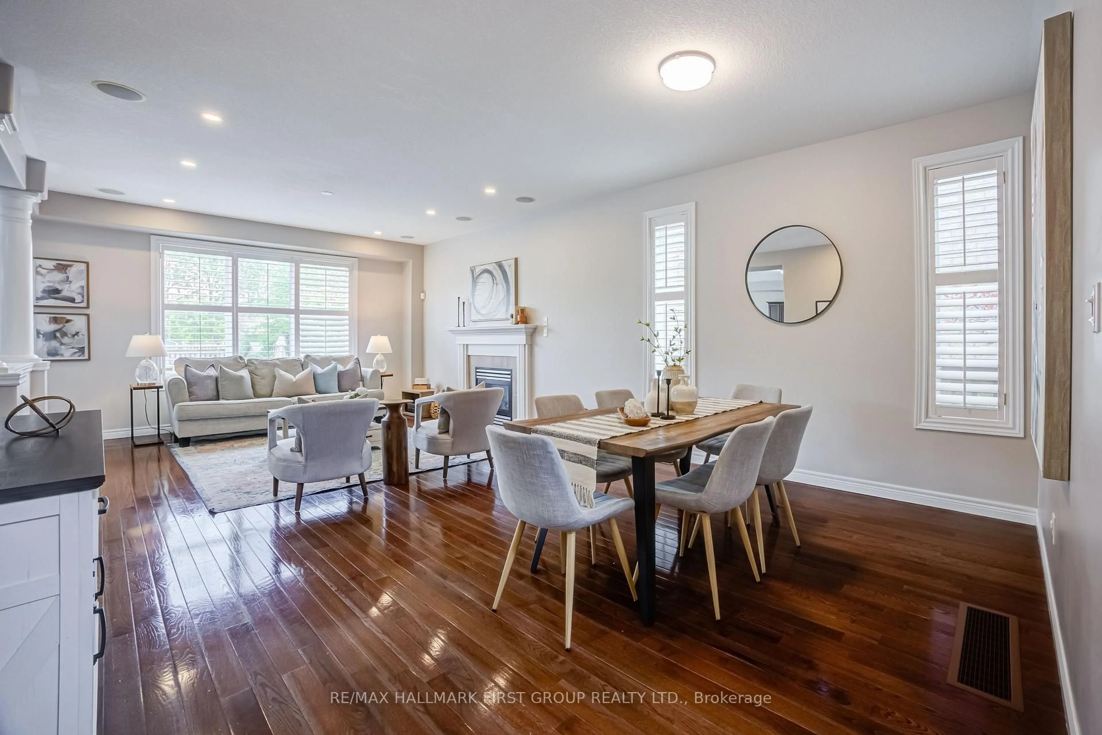 Dining room, wood/laminate floor for 39 Citino Dr, Hamilton Ontario L9C 0A4