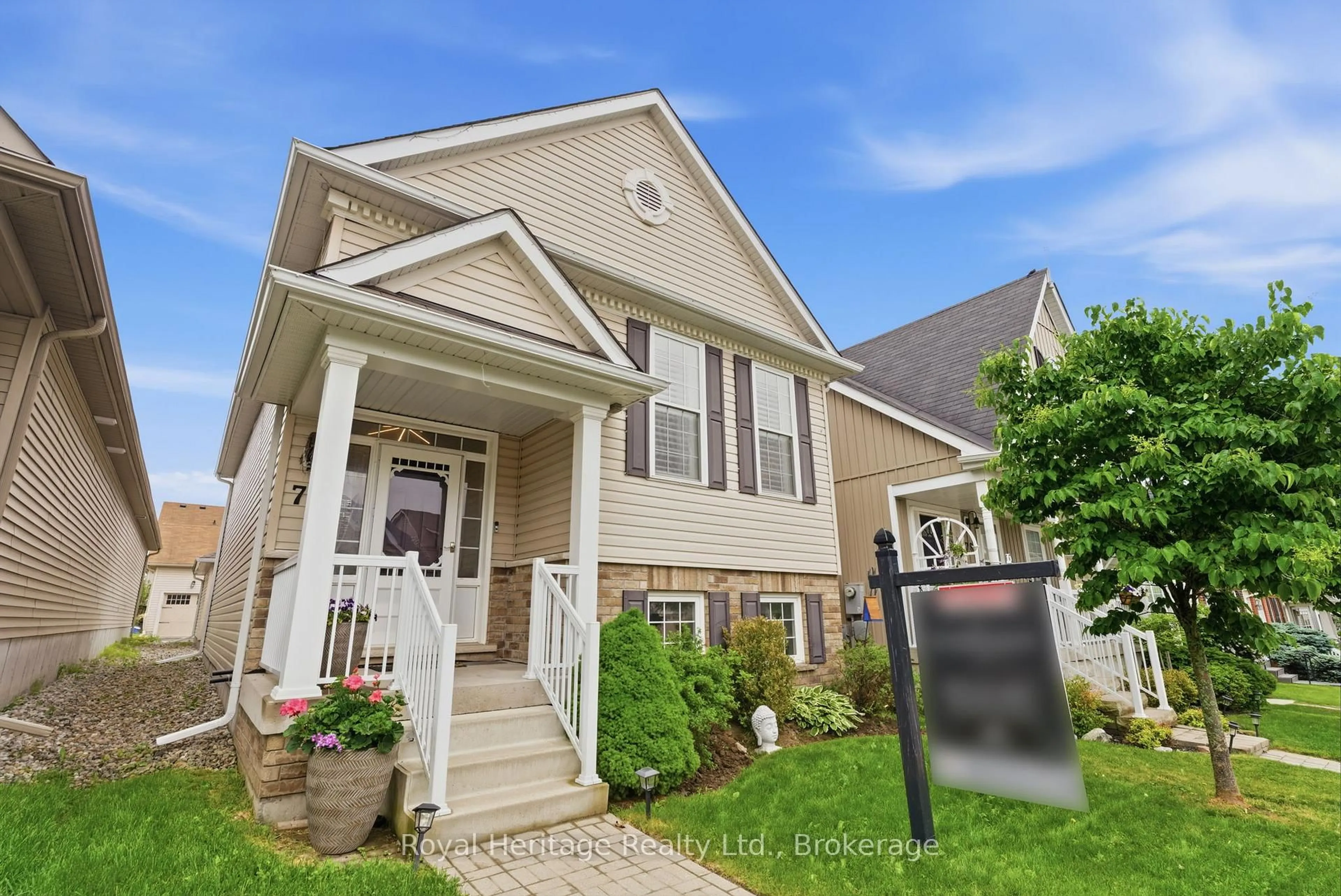 Home with vinyl exterior material, street for 78 Greenaway Circ, Port Hope Ontario L1A 0B9