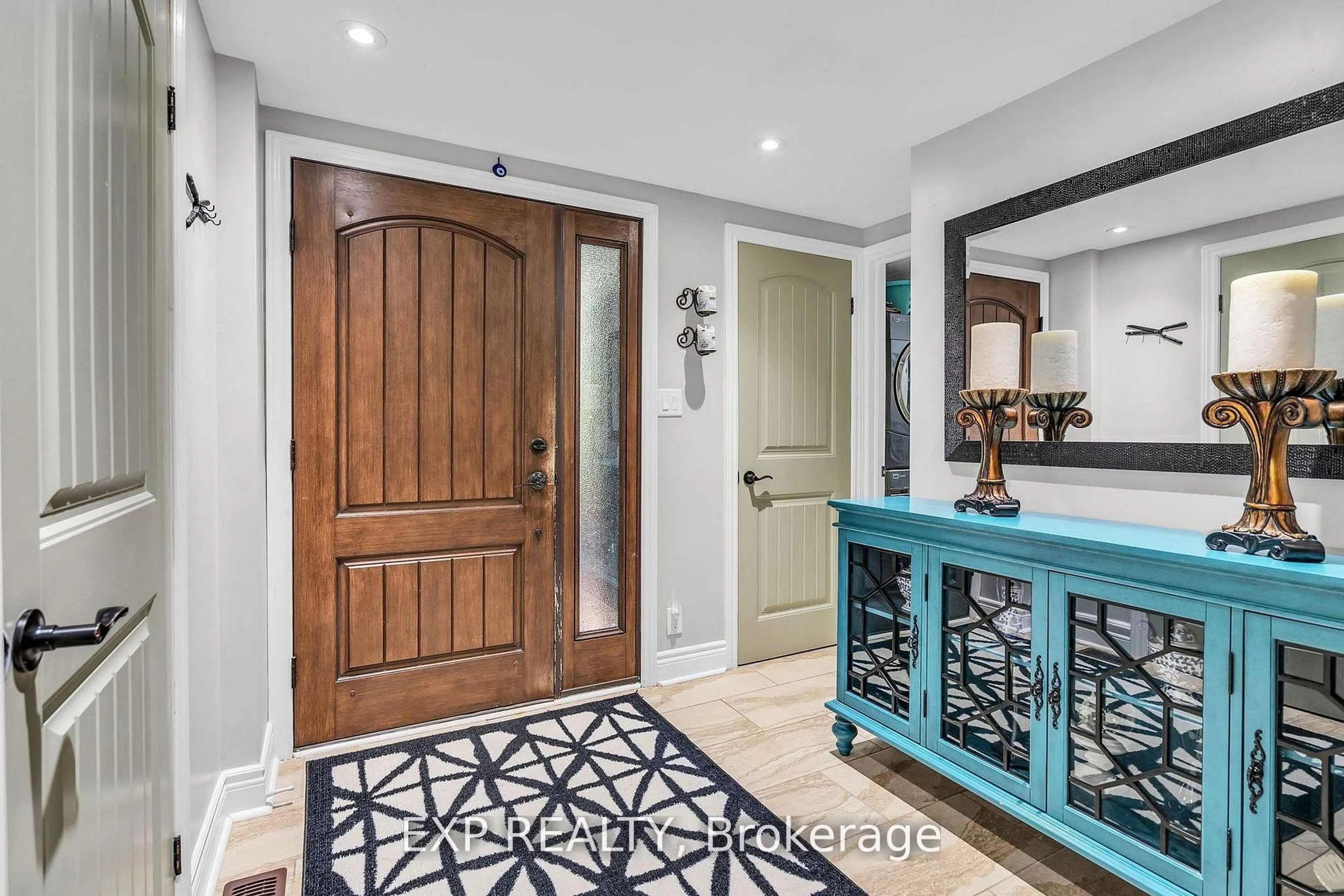 Indoor entryway for 180 Brophy's Lane, Blue Mountains Ontario L9Y 0K5