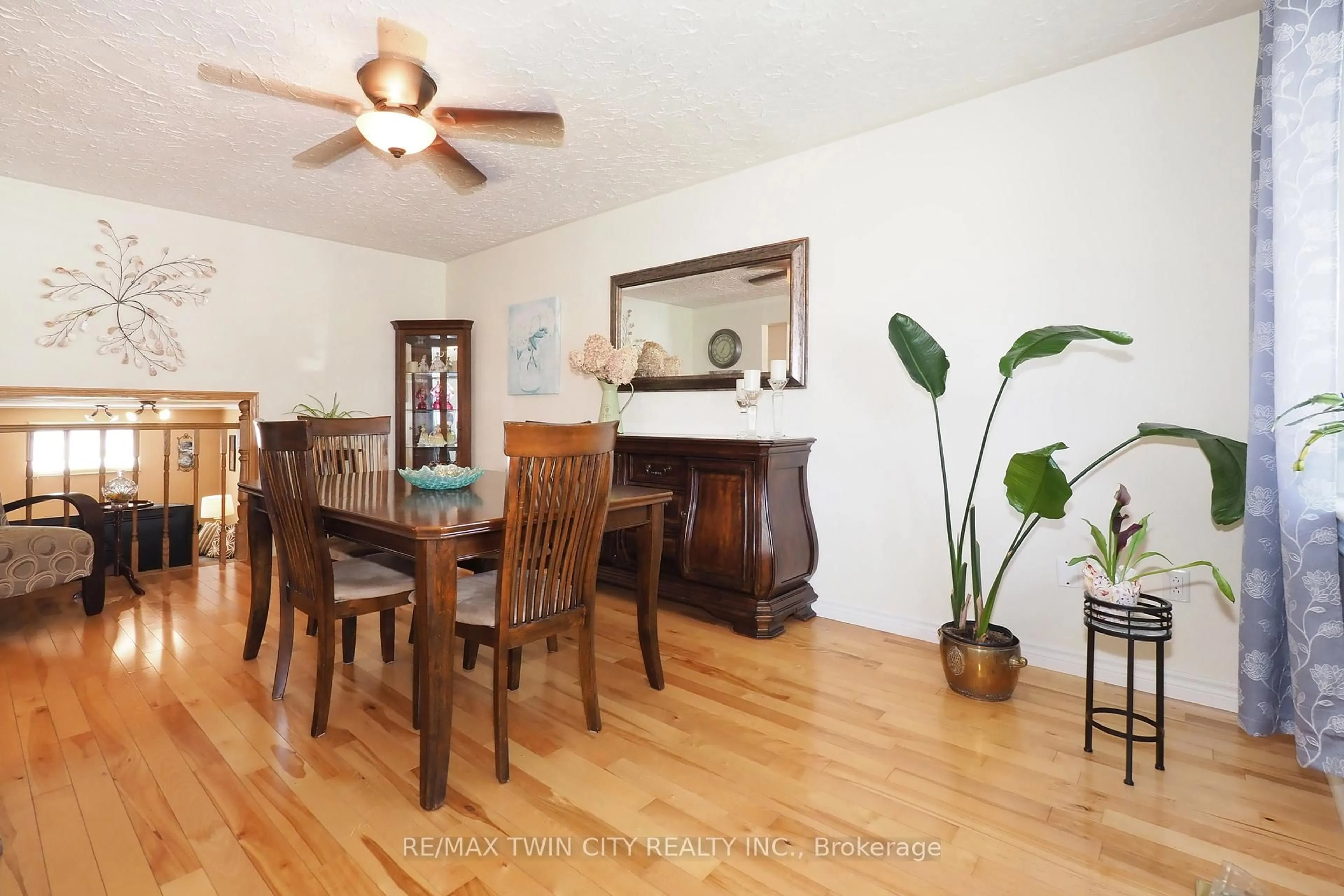 Dining room, wood/laminate floor for 59 Bakersfield Dr, Cambridge Ontario N1R 6X8