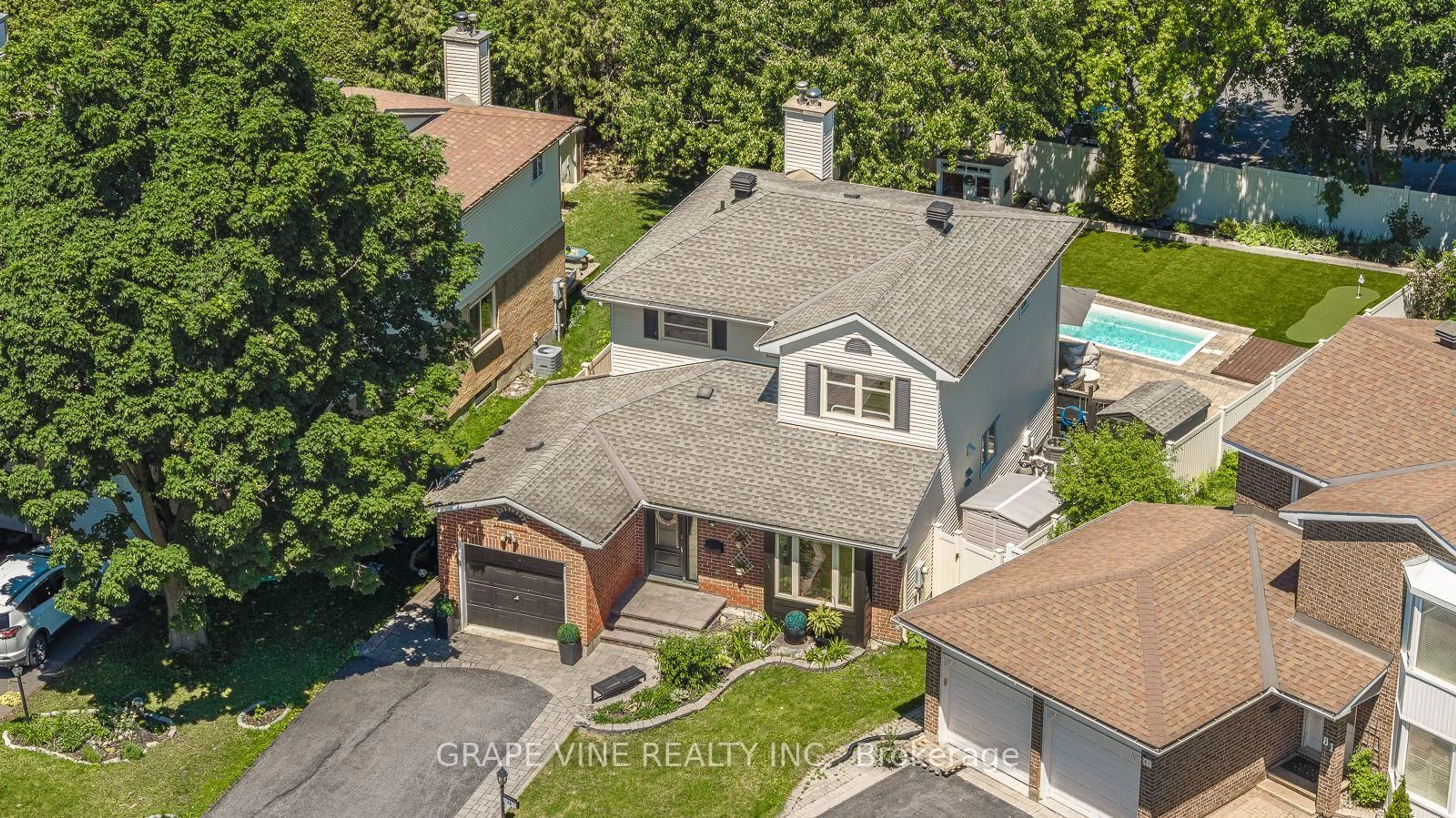 A pic from outside/outdoor area/front of a property/back of a property/a pic from drone, street for 79 HOMESTEAD St, Ottawa Ontario K2E 7T3