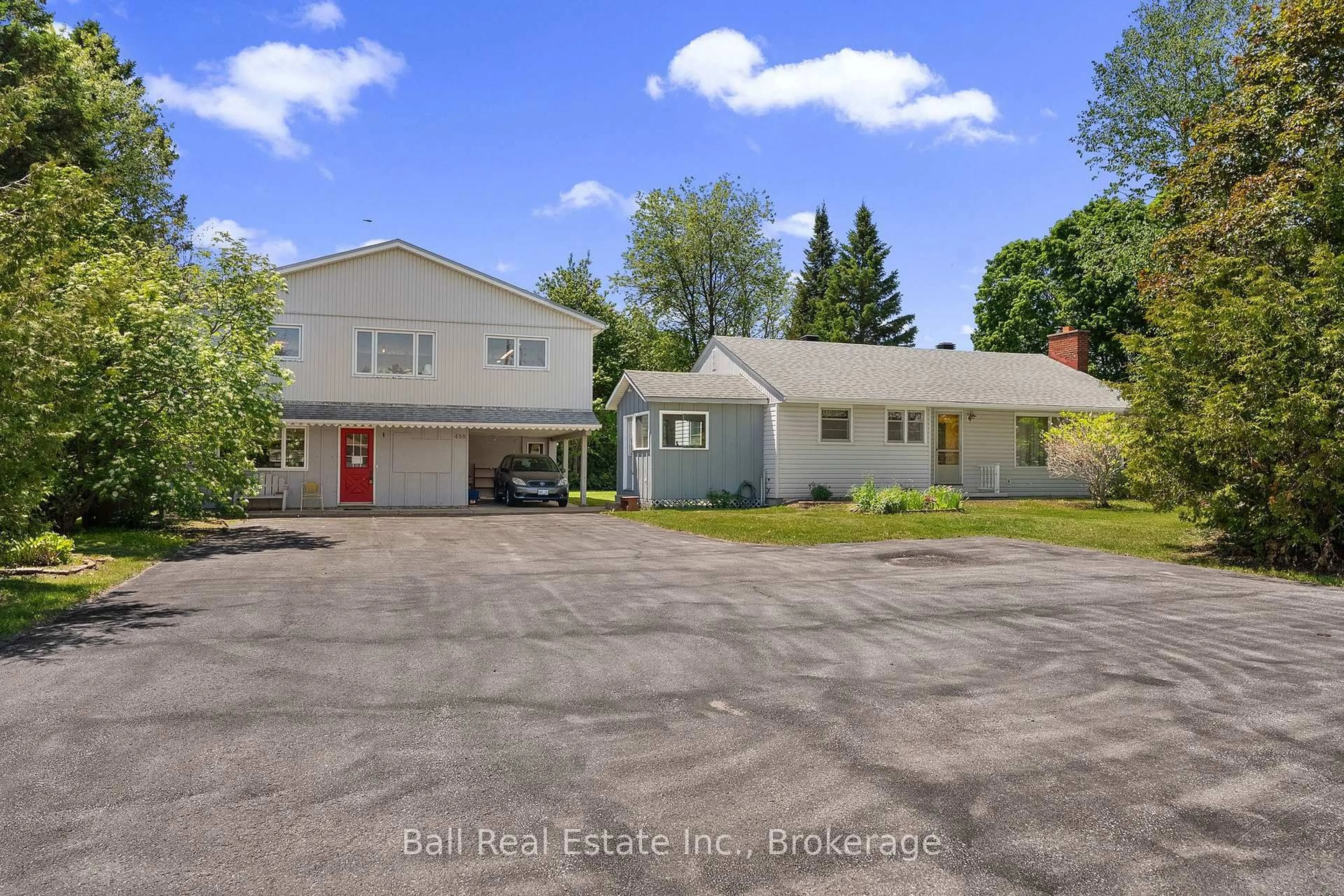 A pic from outside/outdoor area/front of a property/back of a property/a pic from drone, street for 488 Hastings St, Bancroft Ontario K0L 1C0