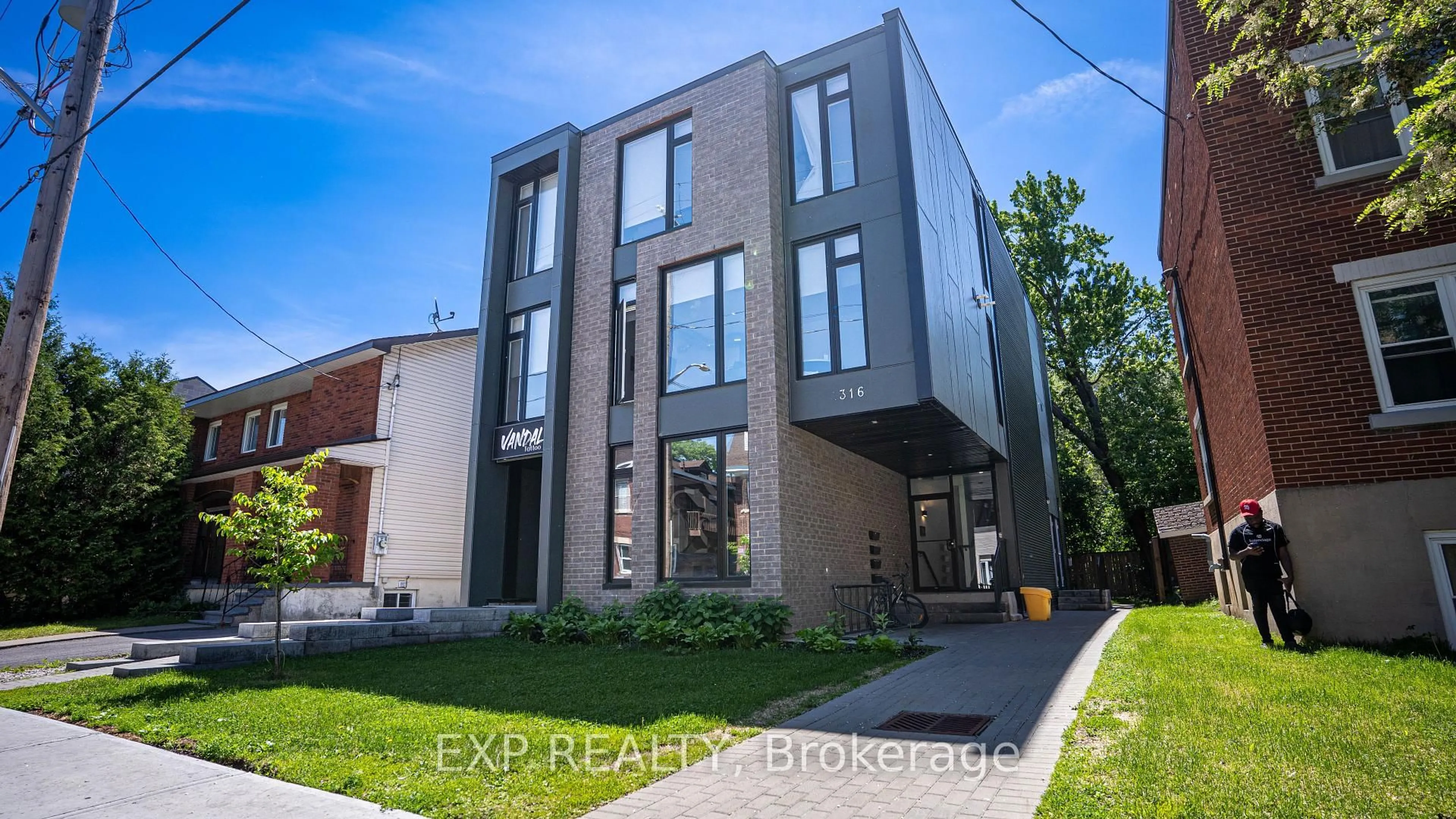 Home with brick exterior material, street for 316 SOMERSET St, Ottawa Ontario K1N 6W3