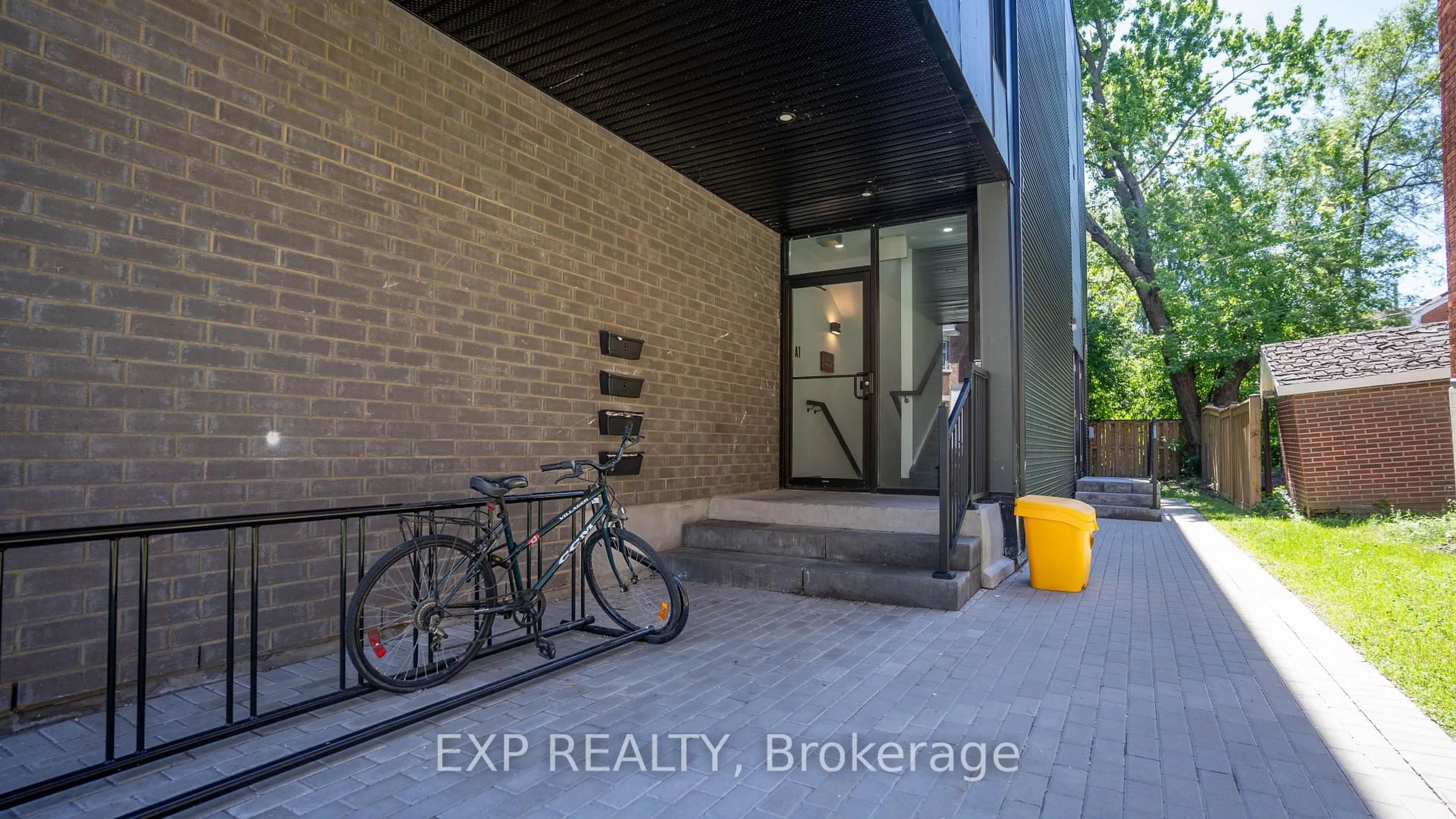 Unknown for 316 SOMERSET St, Ottawa Ontario K1N 6W3