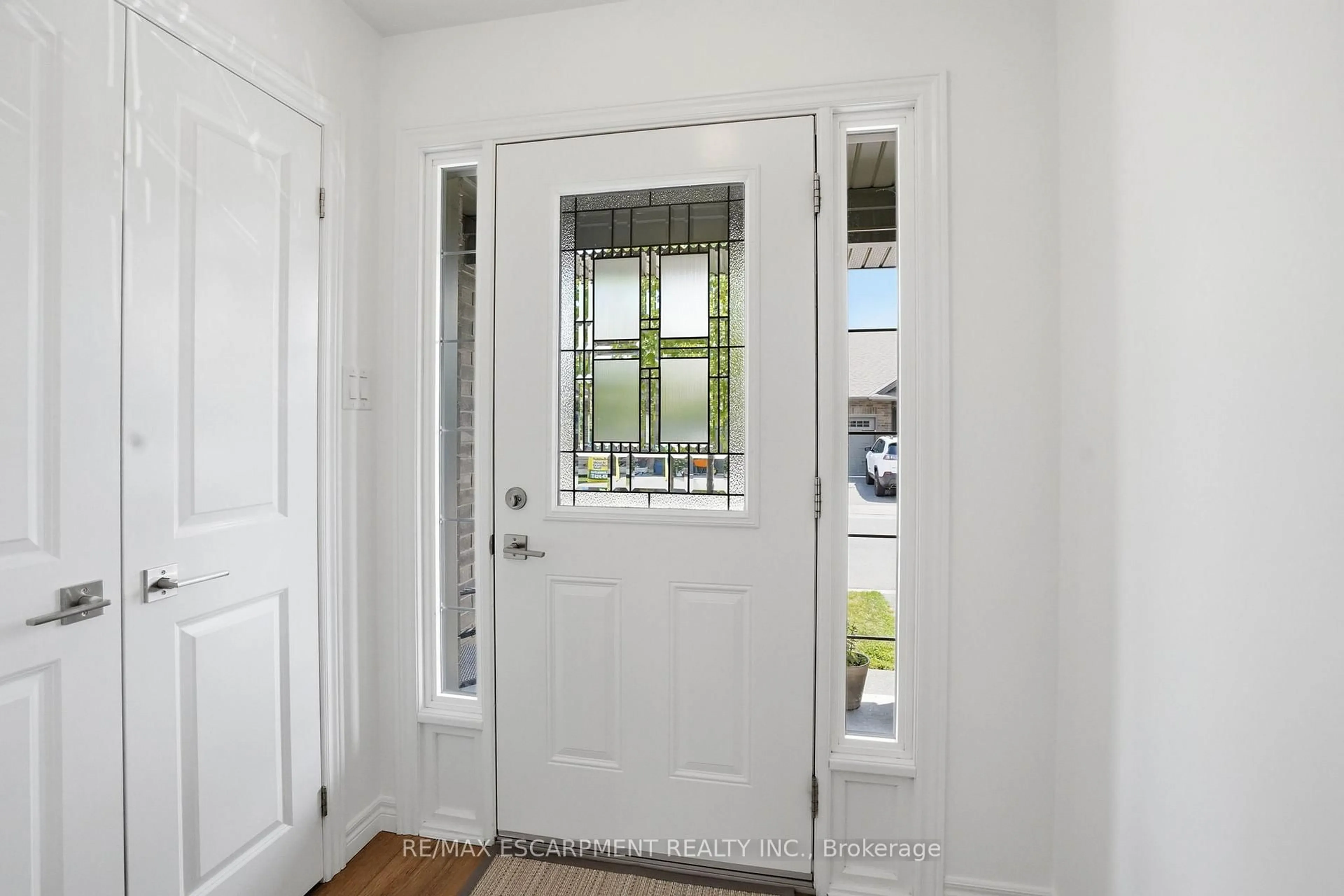 Indoor entryway for 29 Schuyler St #2, Brant Ontario N3L 0J2