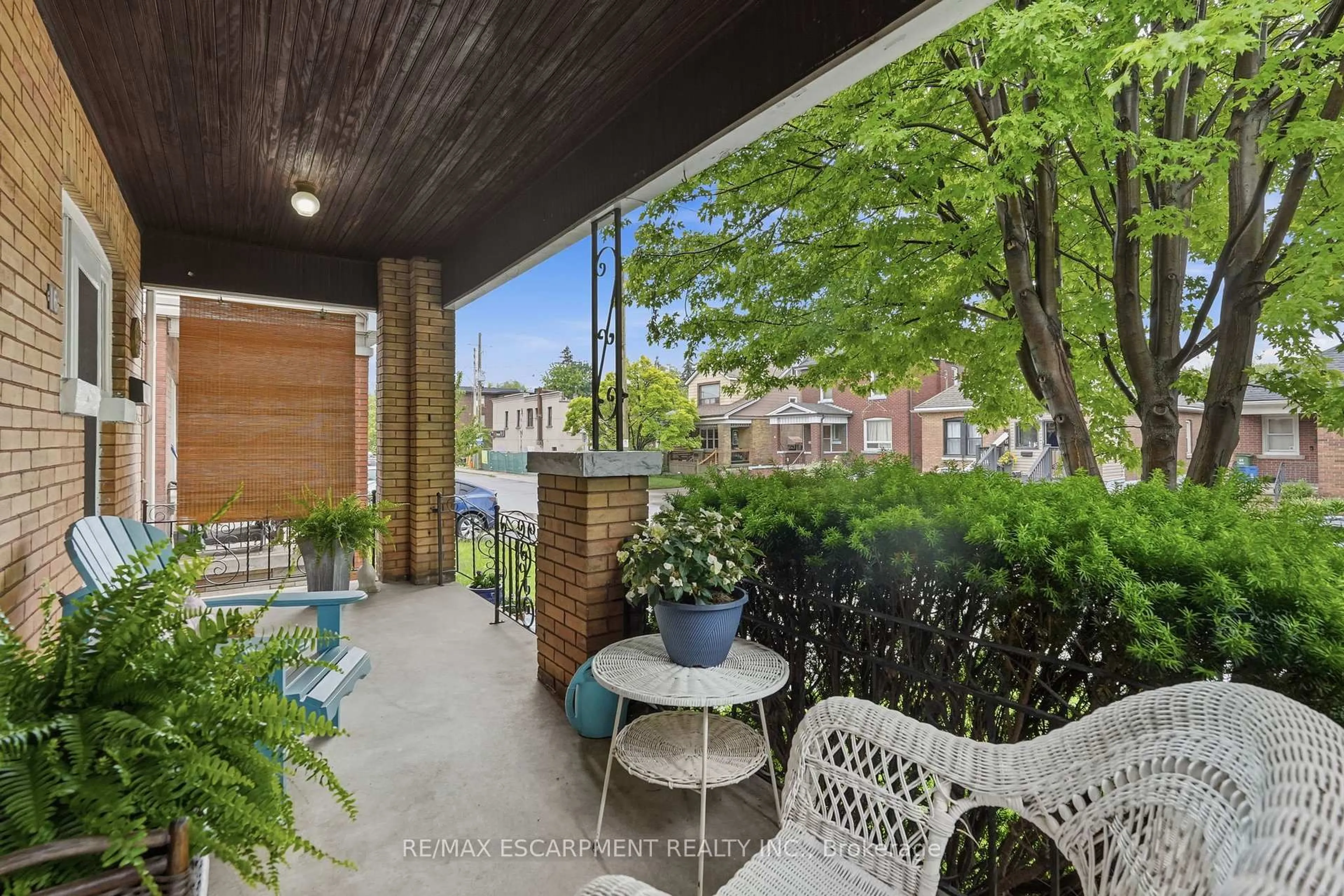 Patio, street for 16 CONNAUGHT Ave, Hamilton Ontario L8L 6Y7
